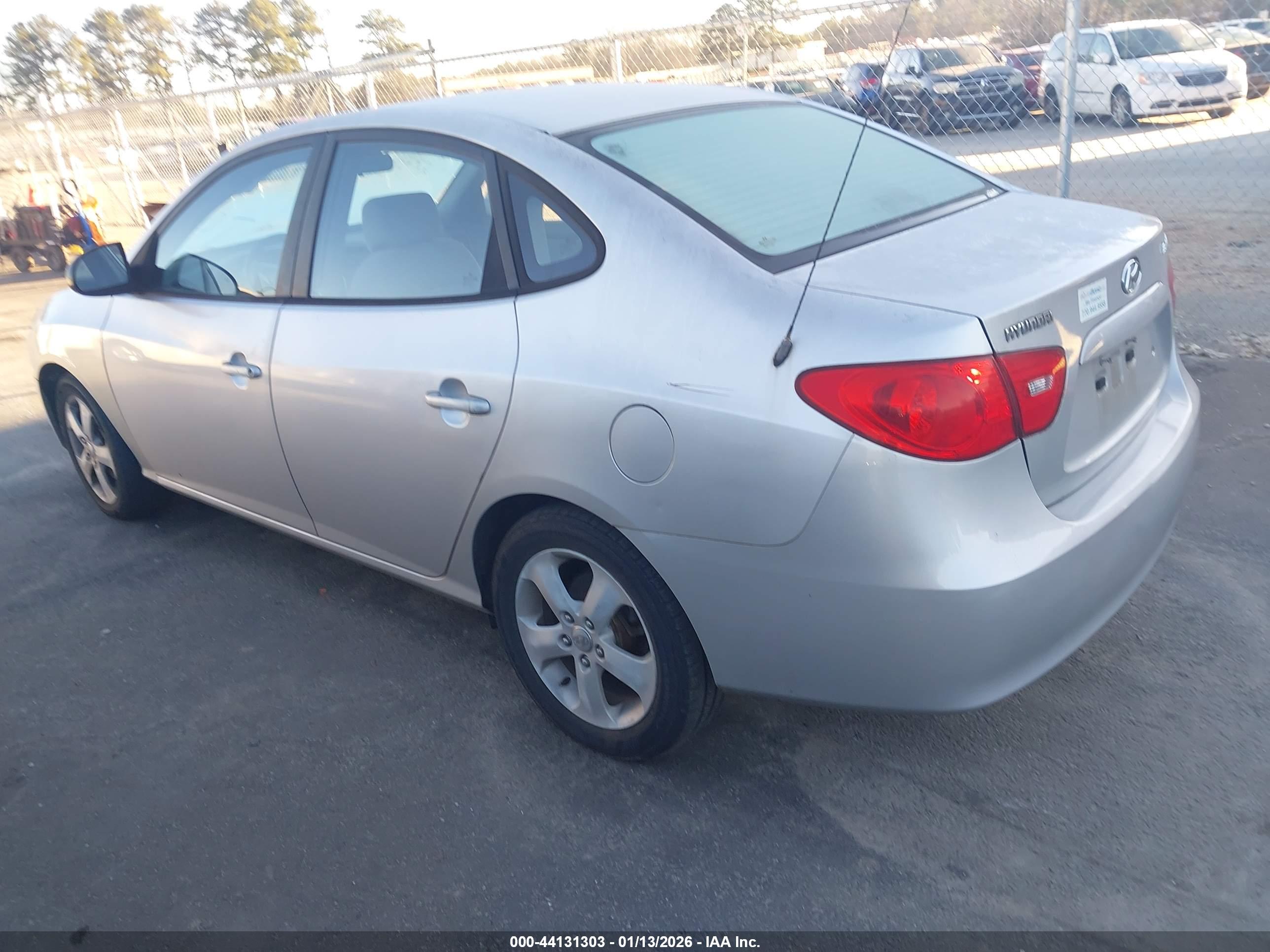 HYUNDAI ELANTRA image 3