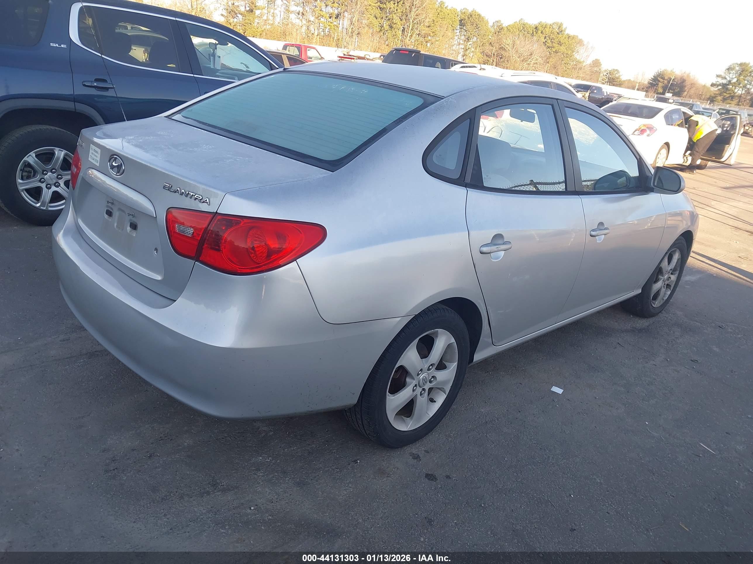 HYUNDAI ELANTRA image 4