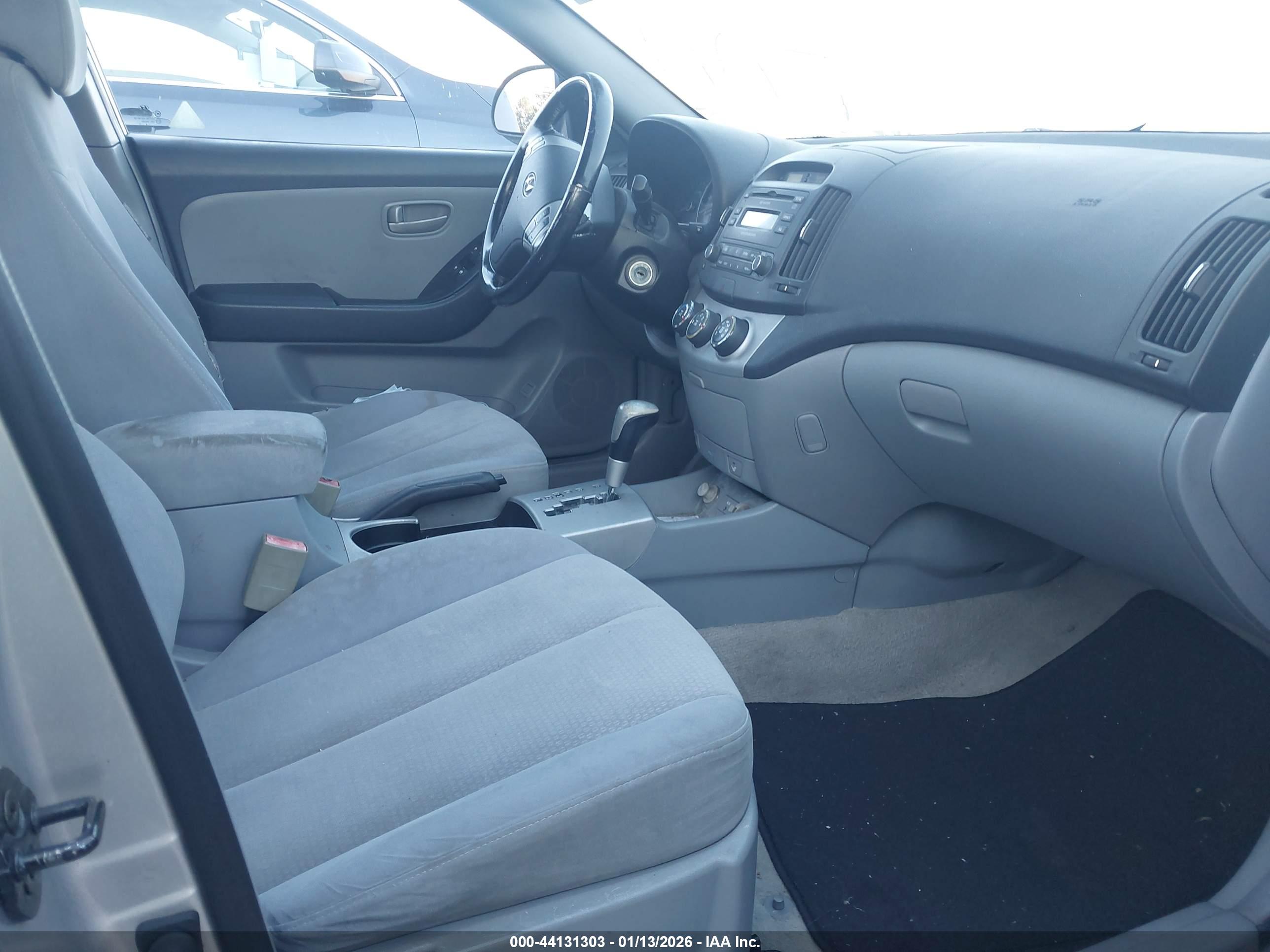 HYUNDAI ELANTRA image 5