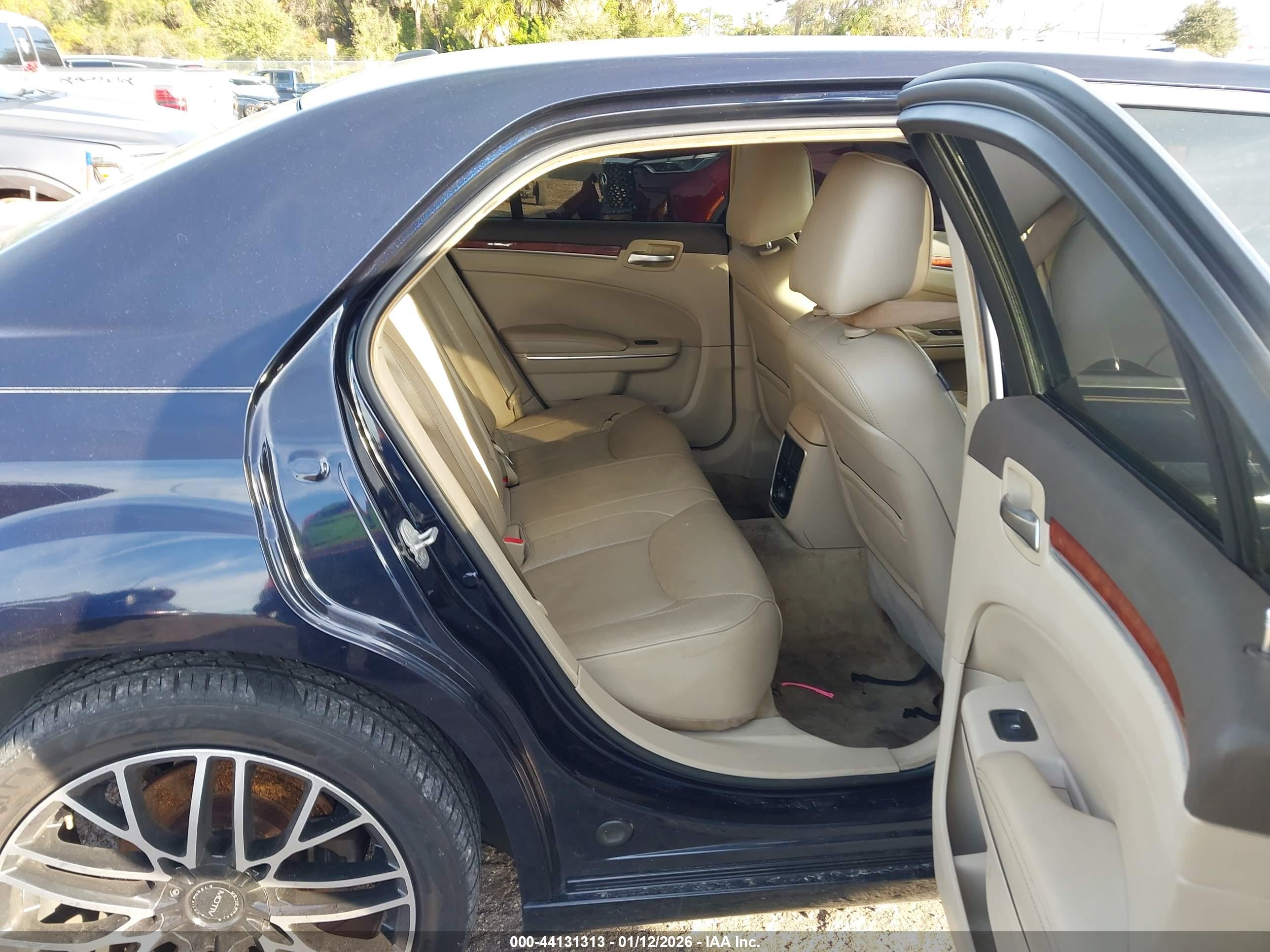 CHRYSLER 300C image 8