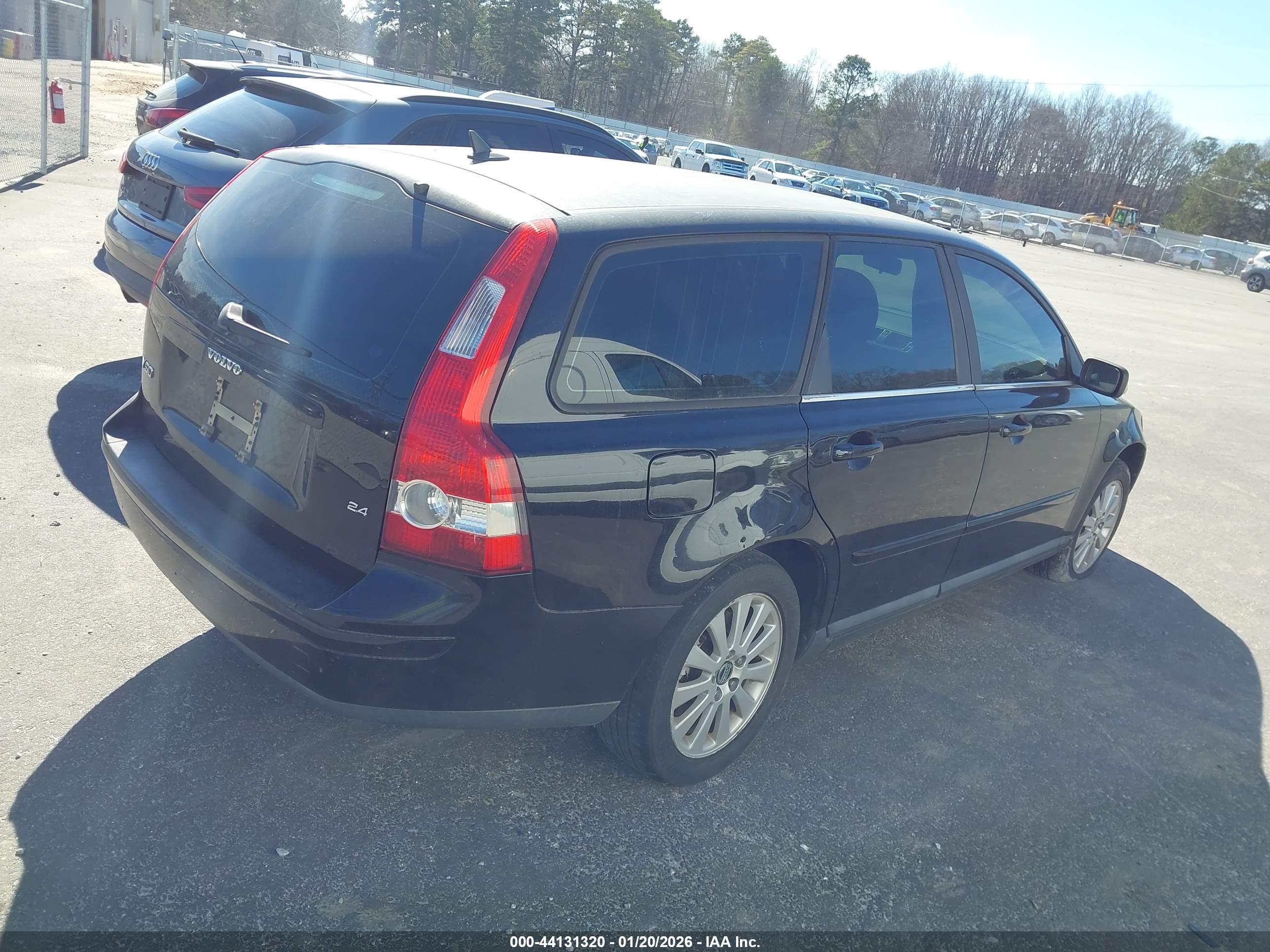VOLVO V50 image 4
