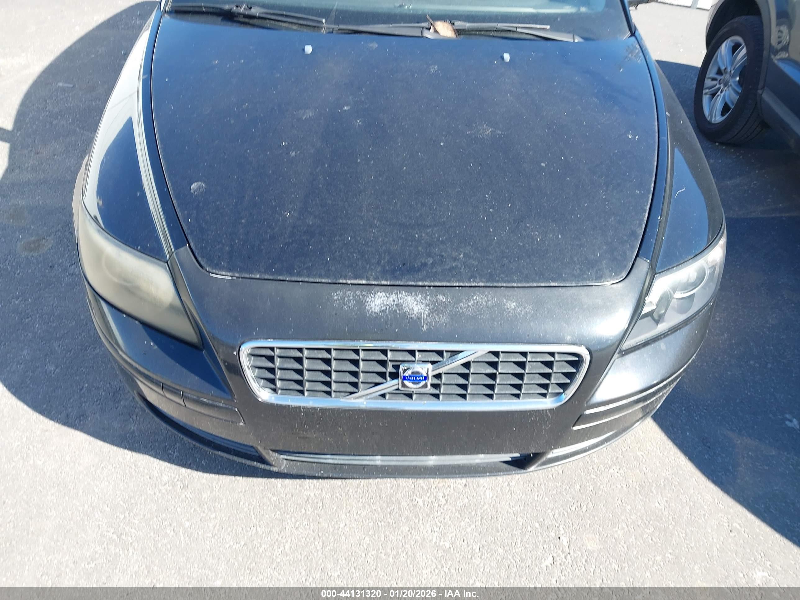 VOLVO V50 image 6