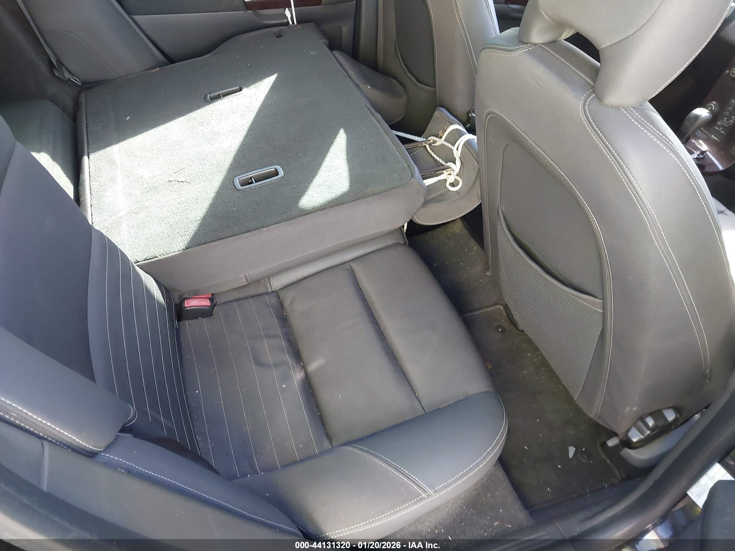 VOLVO V50 image 8