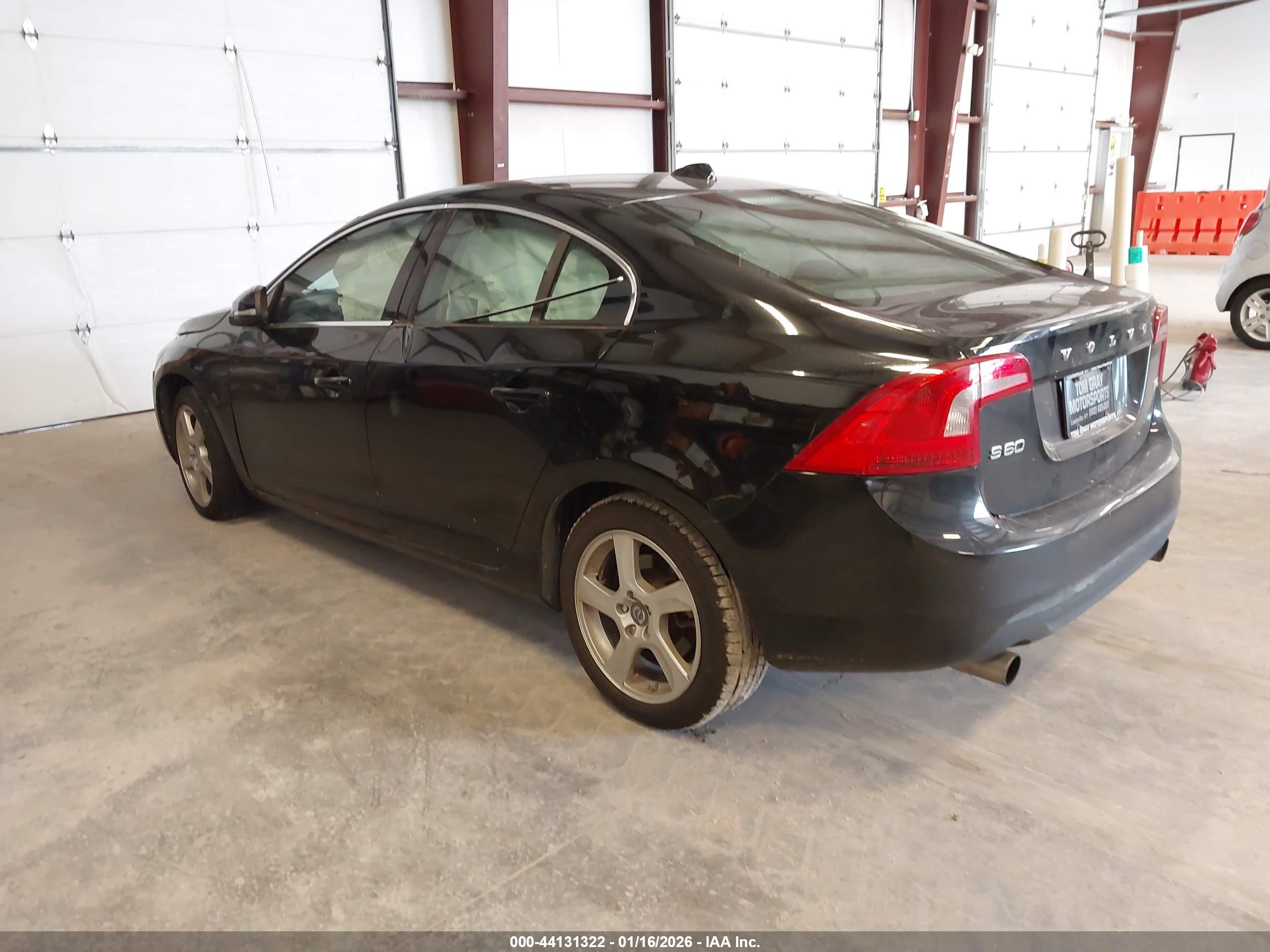 VOLVO S60 image 3