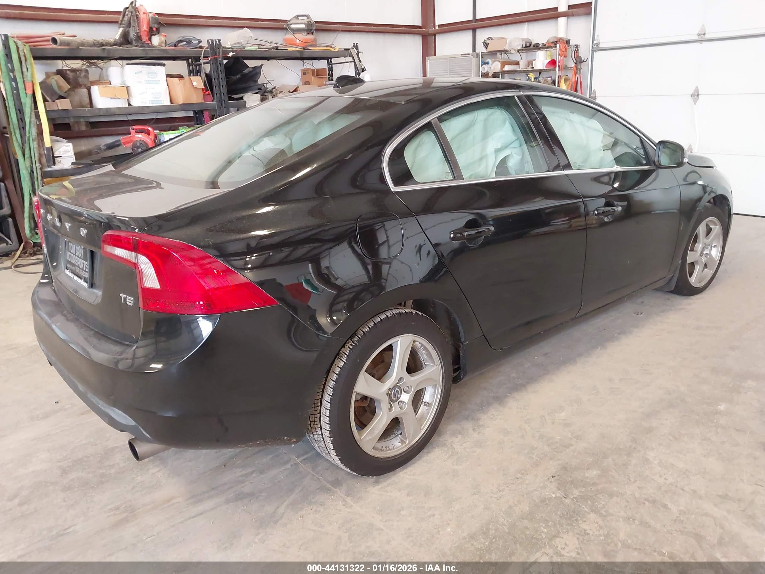 VOLVO S60 image 4