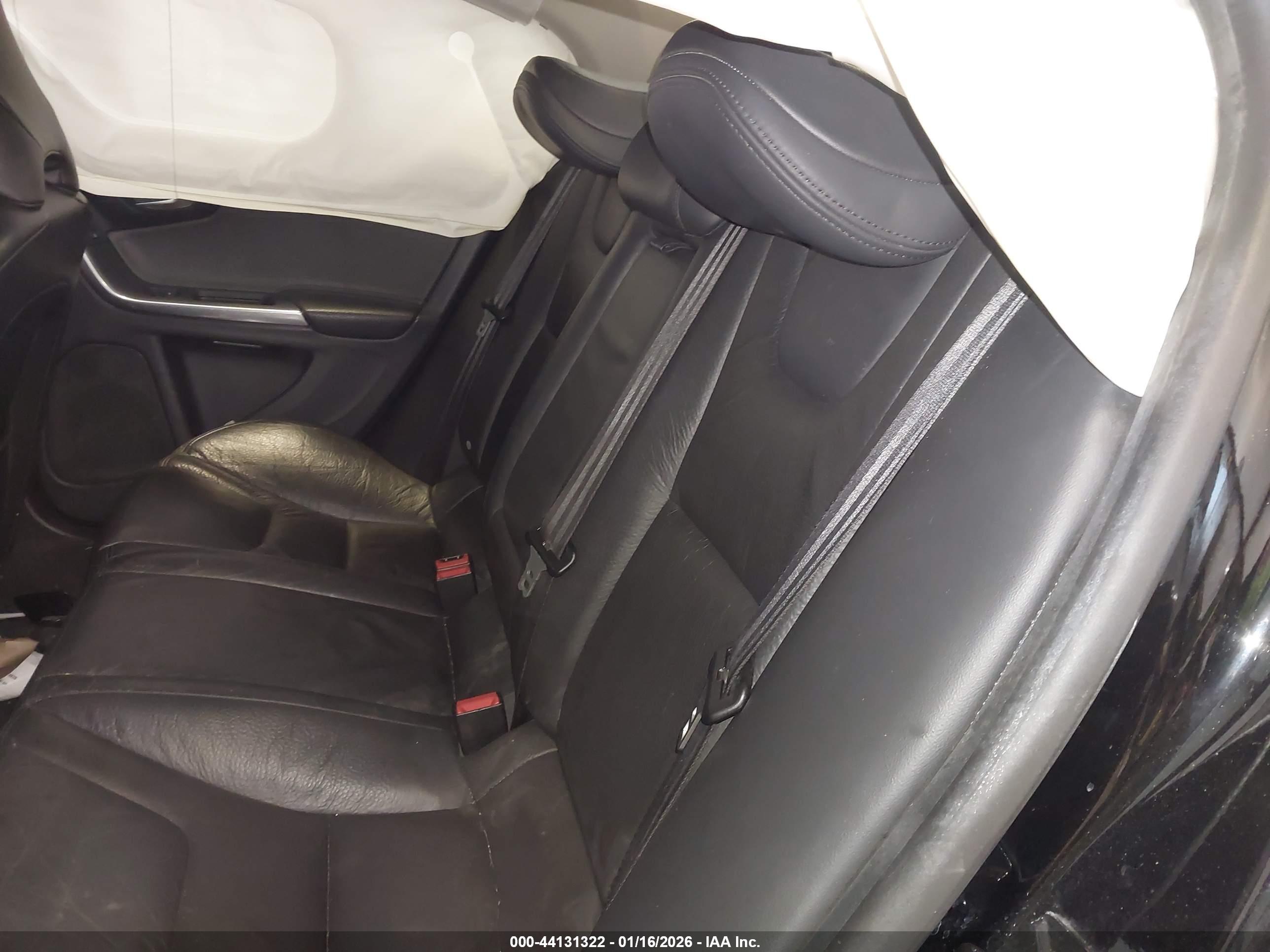 VOLVO S60 image 8