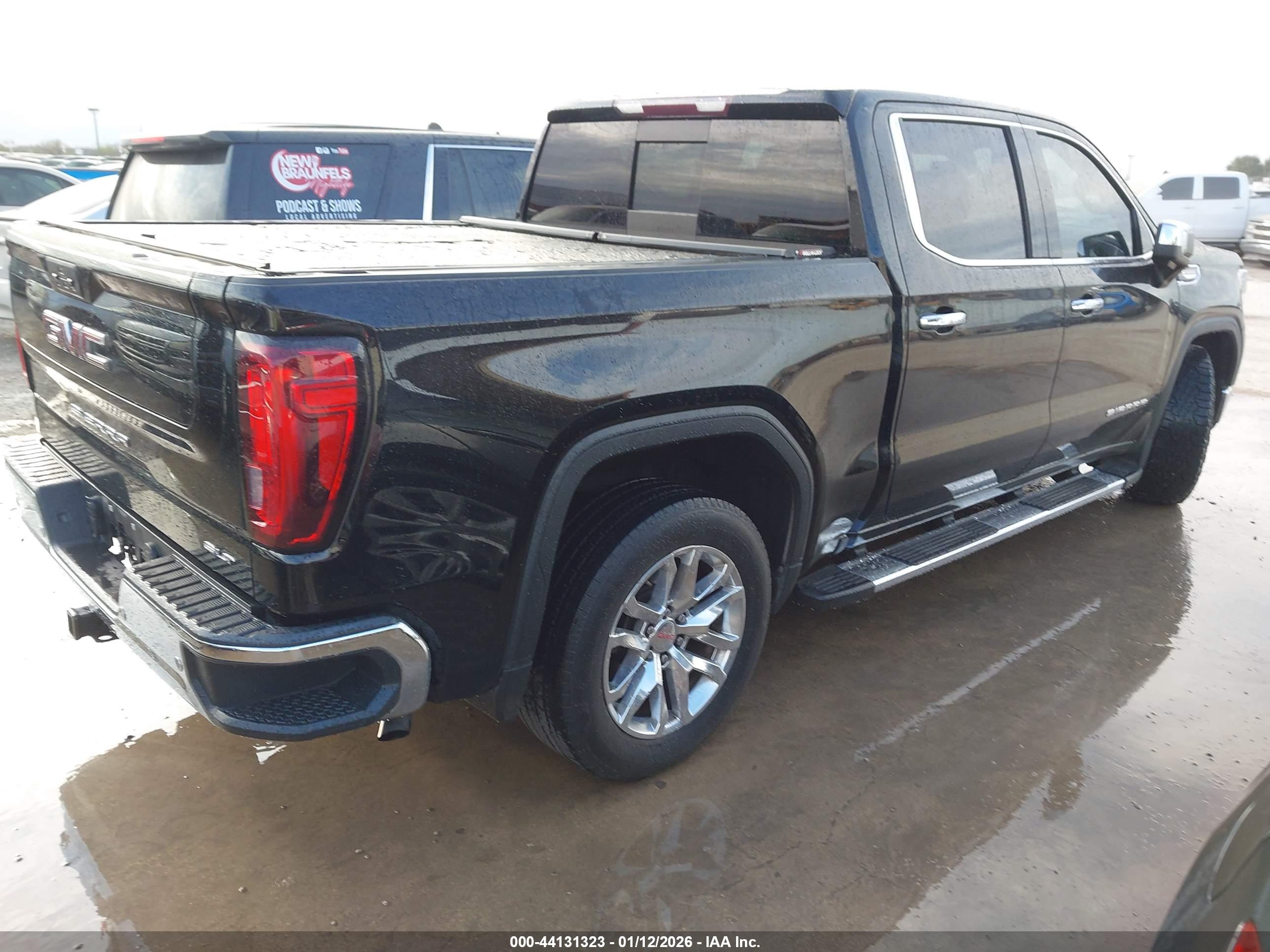 GMC SIERRA image 4