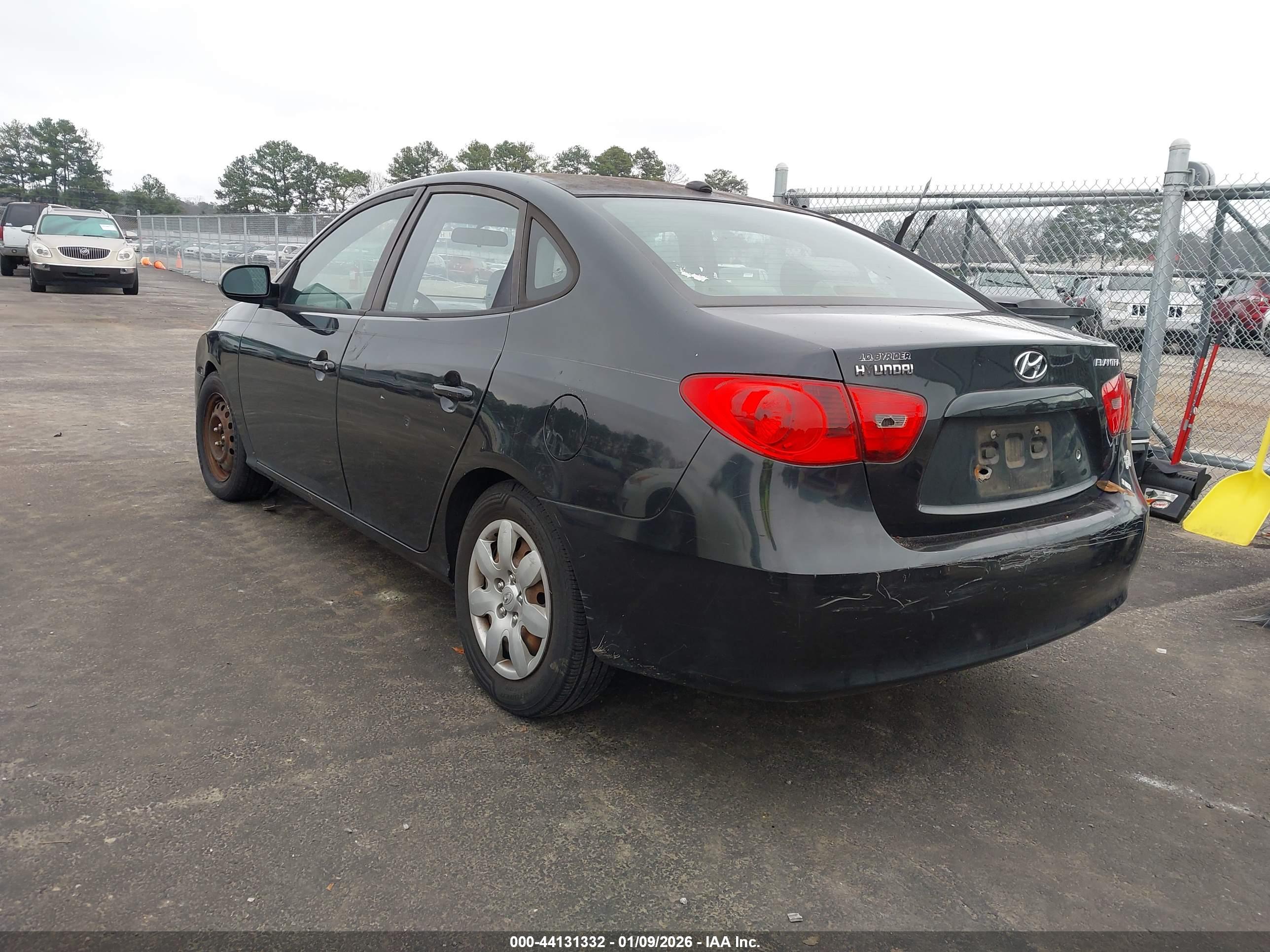 HYUNDAI ELANTRA image 3