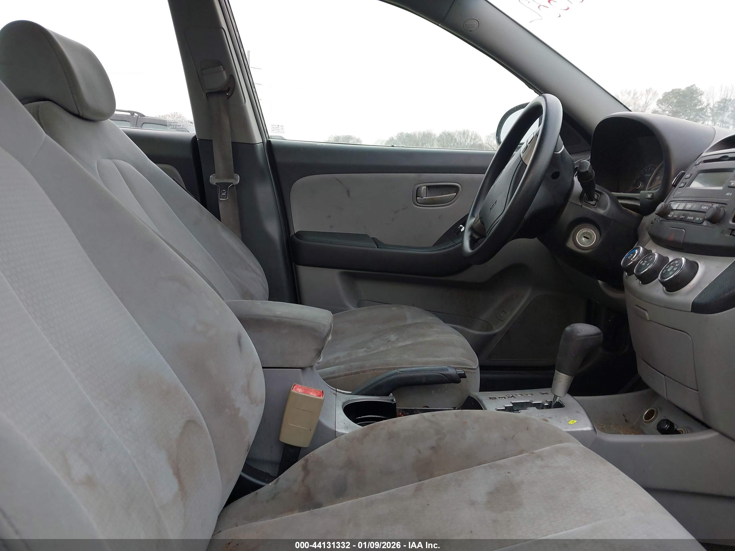 HYUNDAI ELANTRA image 5