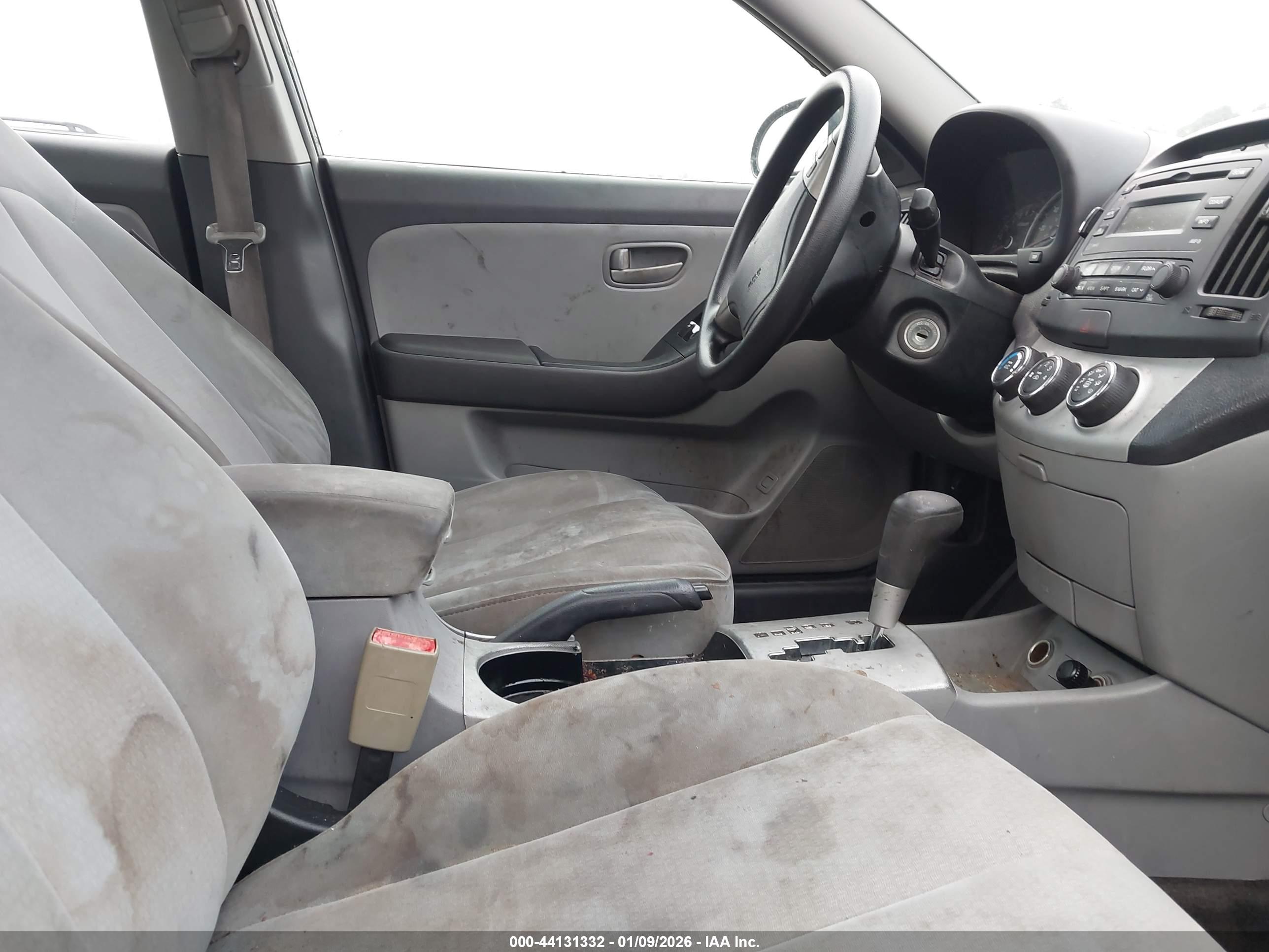 HYUNDAI ELANTRA image 8