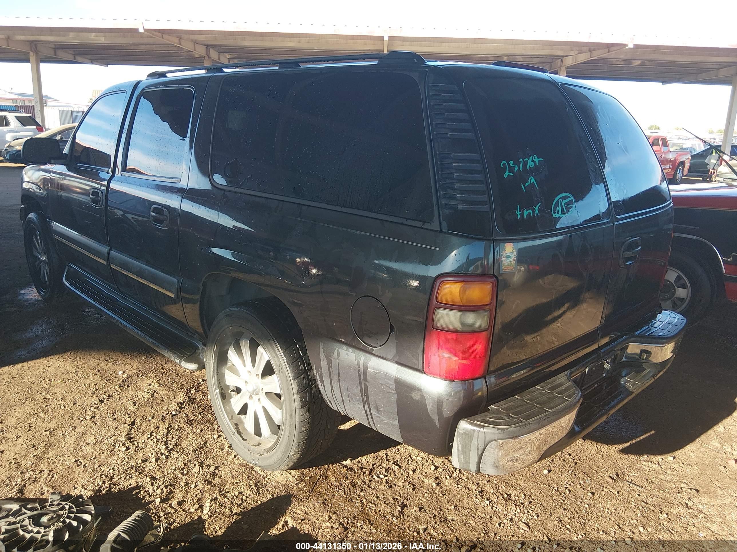 CHEVROLET SUBURBAN image 3