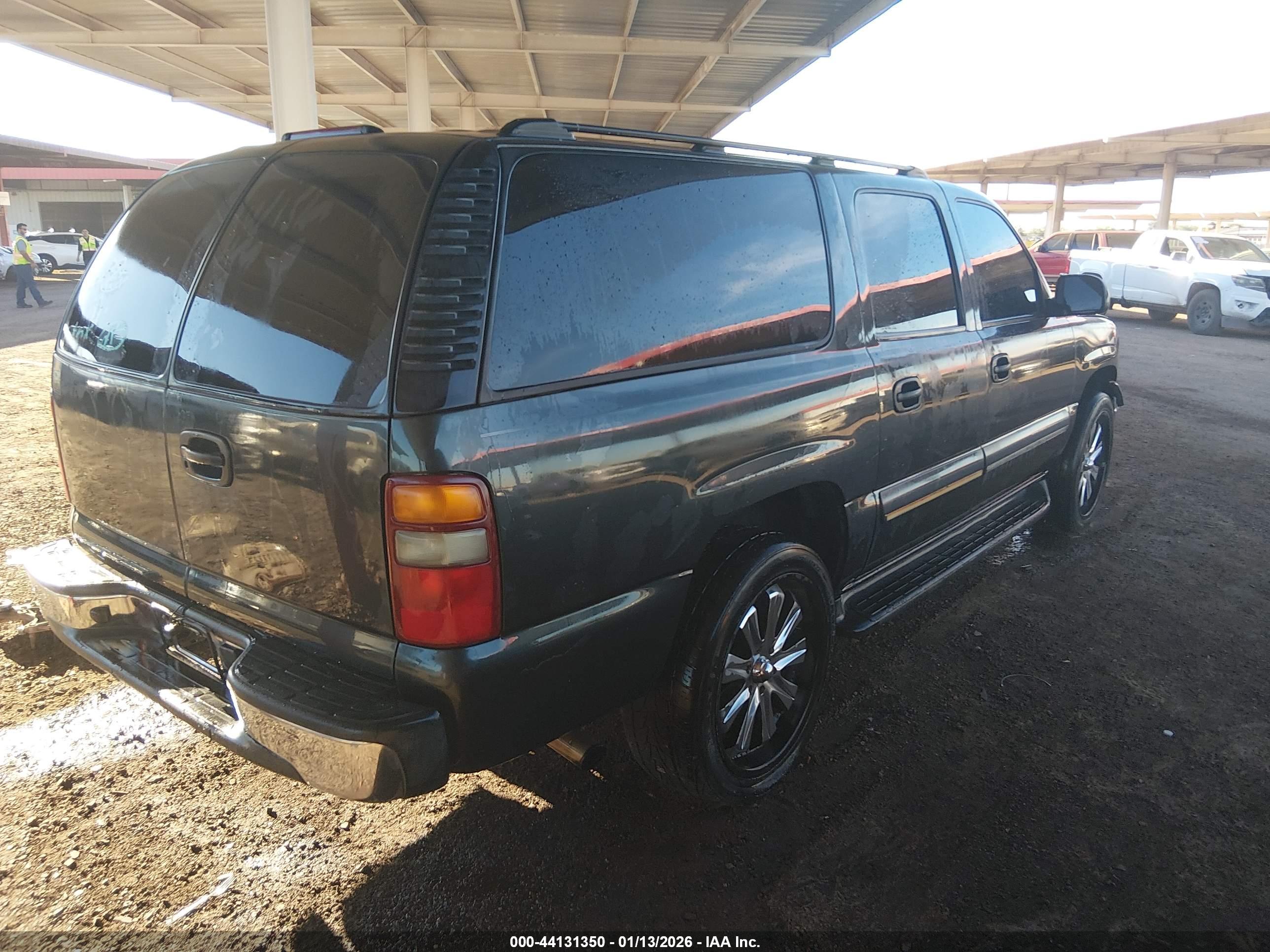 CHEVROLET SUBURBAN image 4