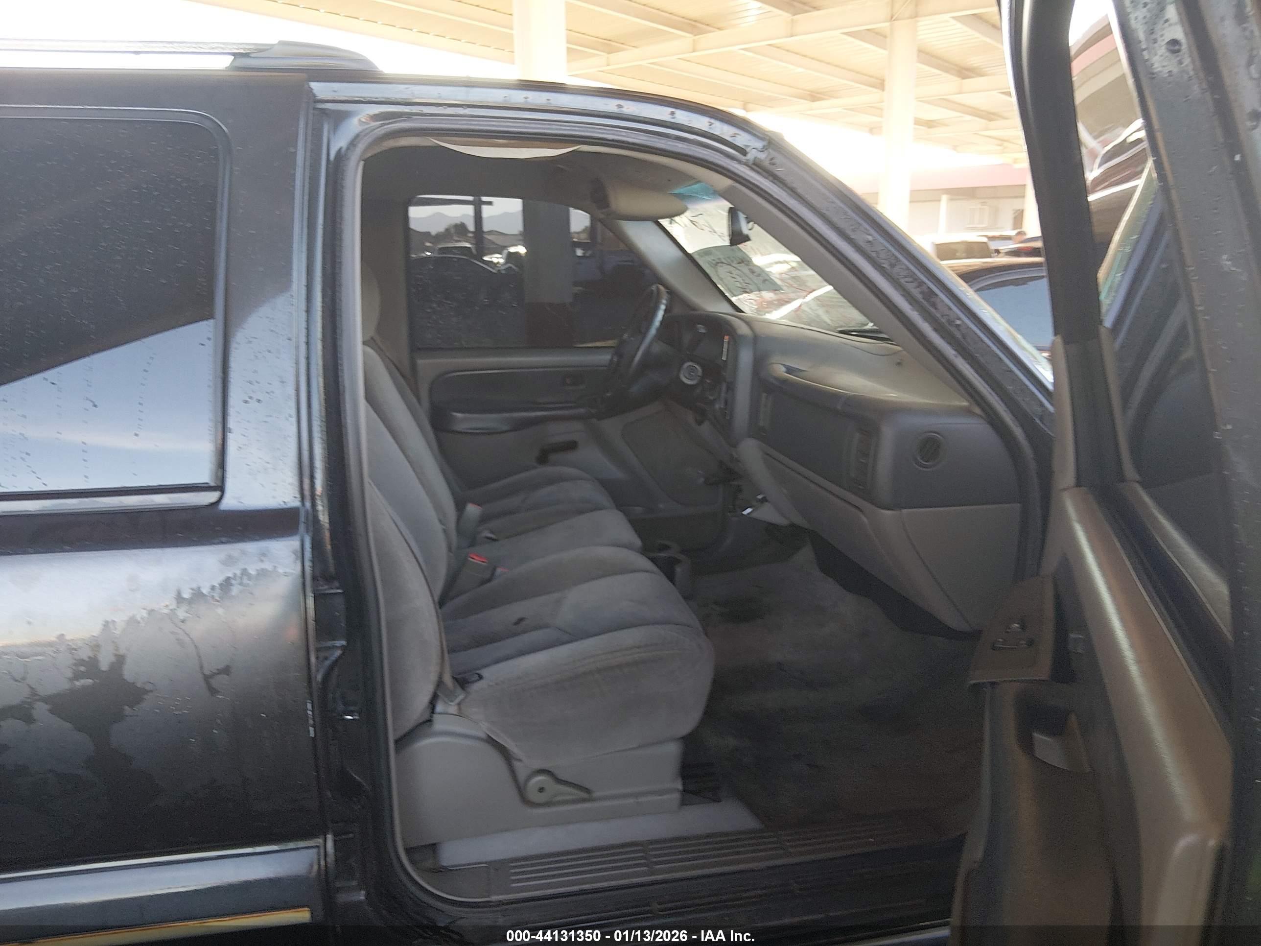 CHEVROLET SUBURBAN image 5