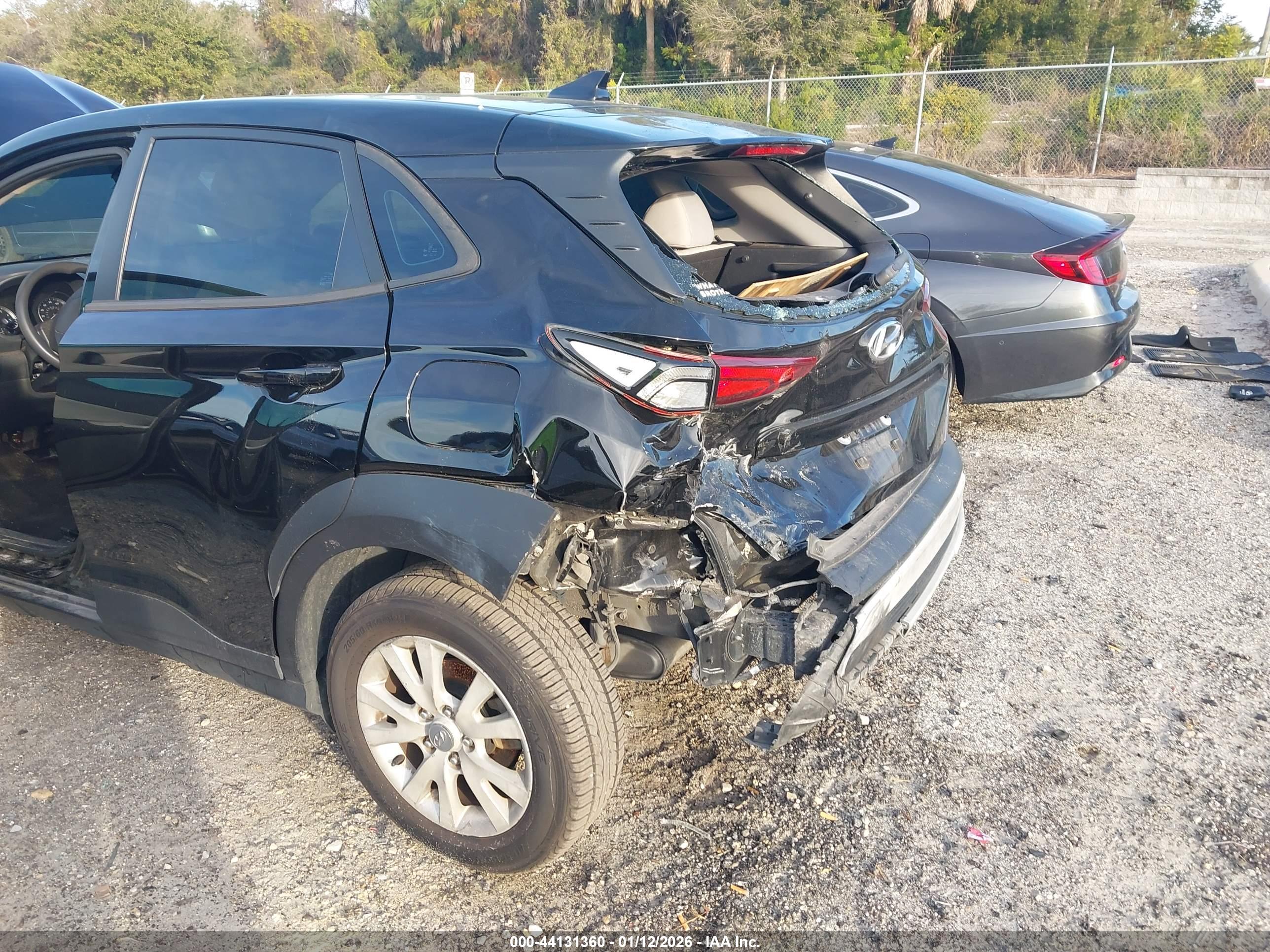 HYUNDAI KONA image 6