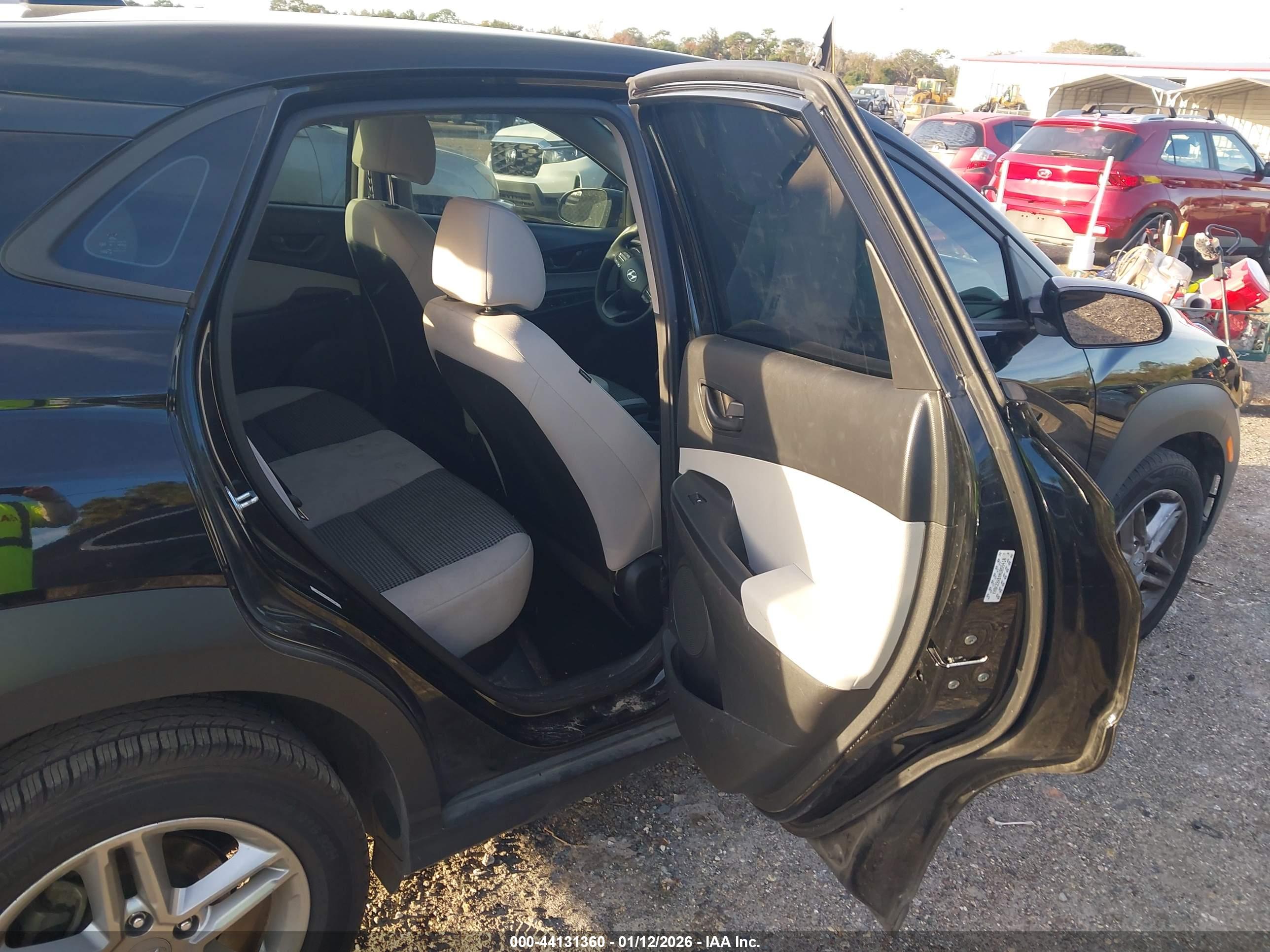 HYUNDAI KONA image 8