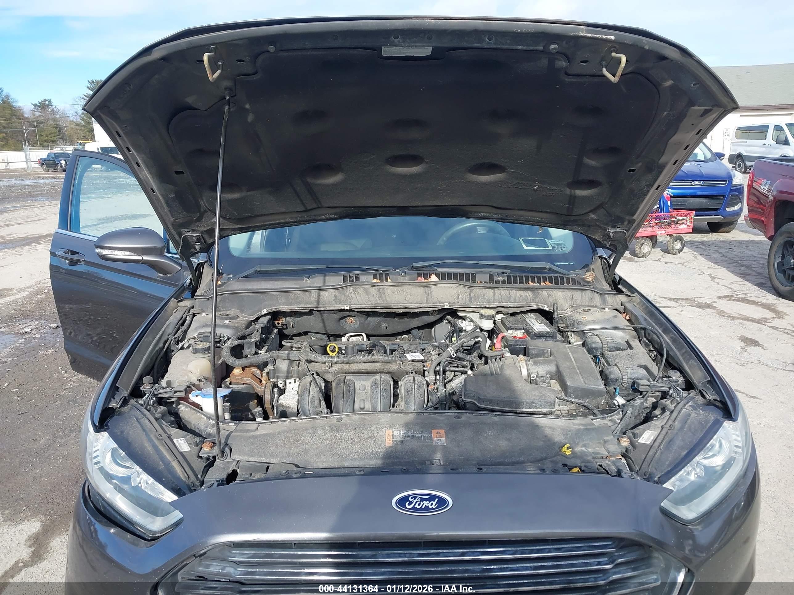 FORD FUSION image 10