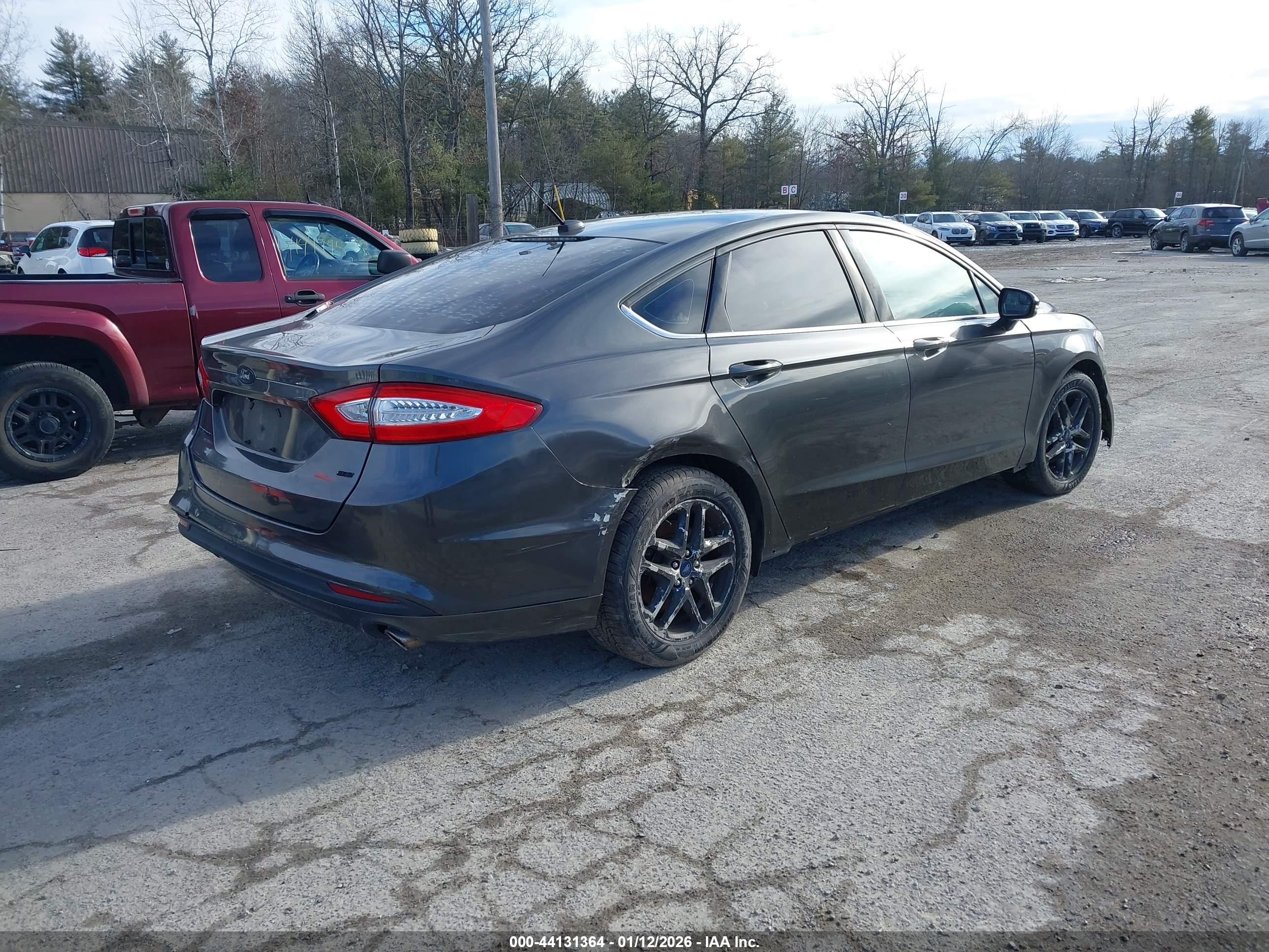 FORD FUSION image 4