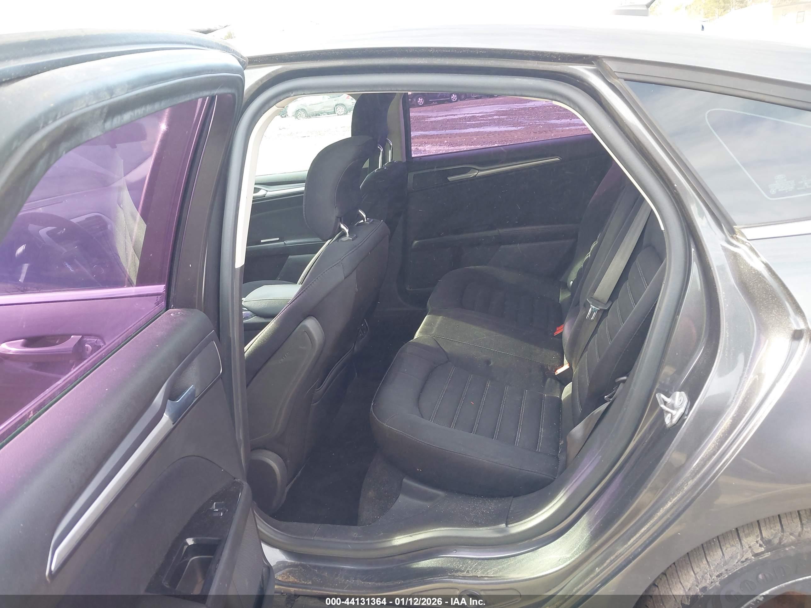 FORD FUSION image 8