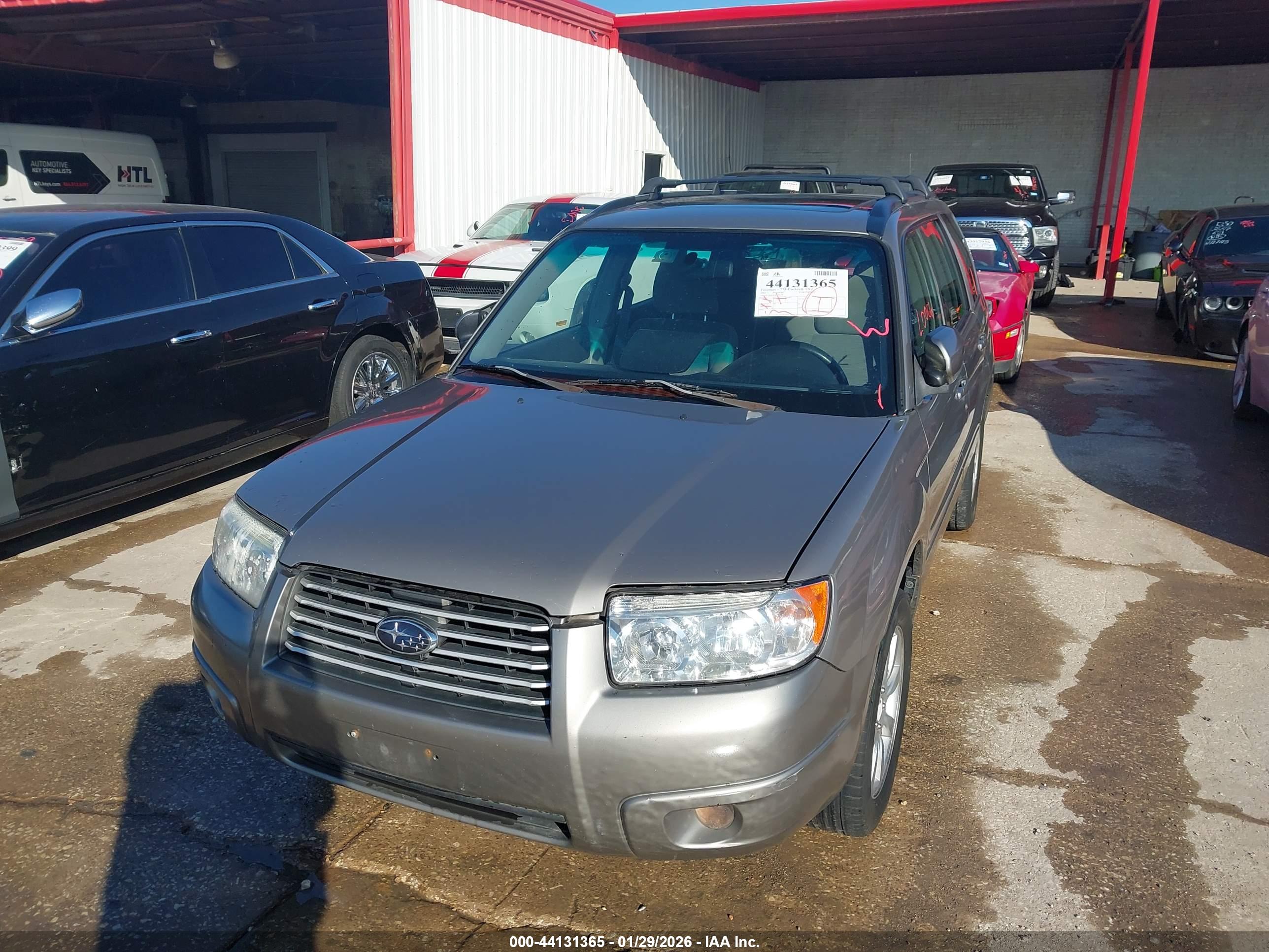 SUBARU FORESTER image 6