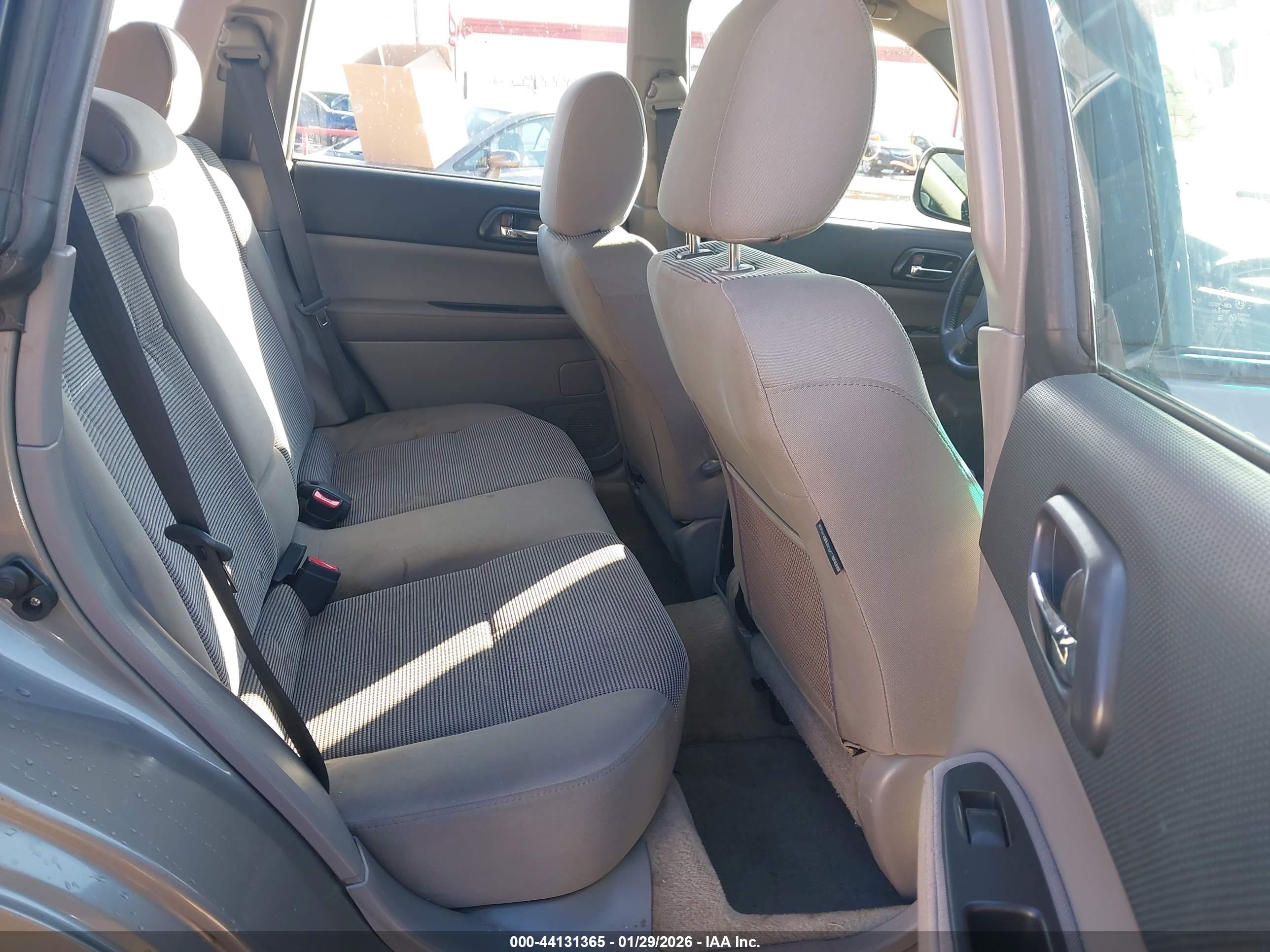 SUBARU FORESTER image 8