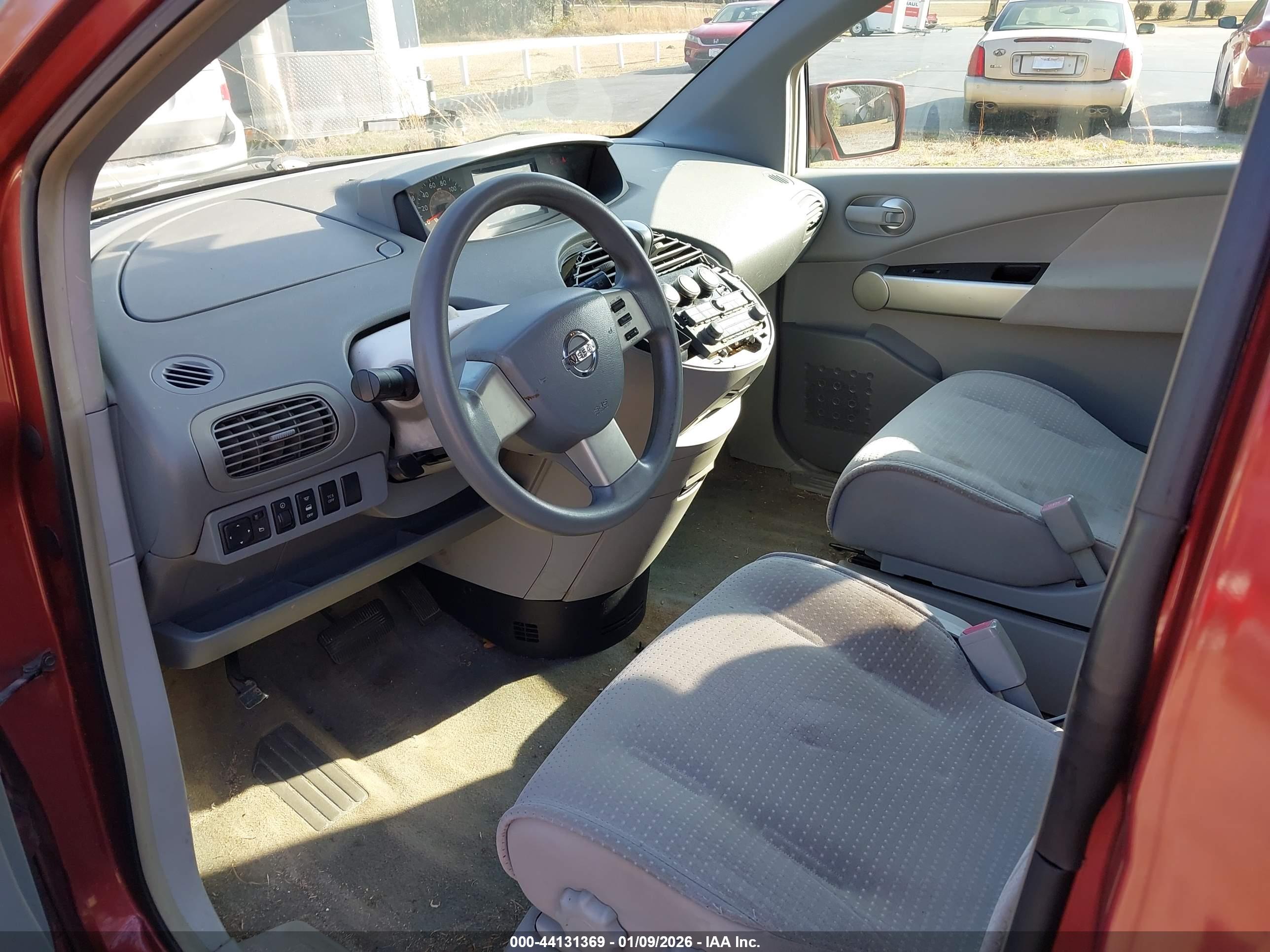NISSAN QUEST image 6