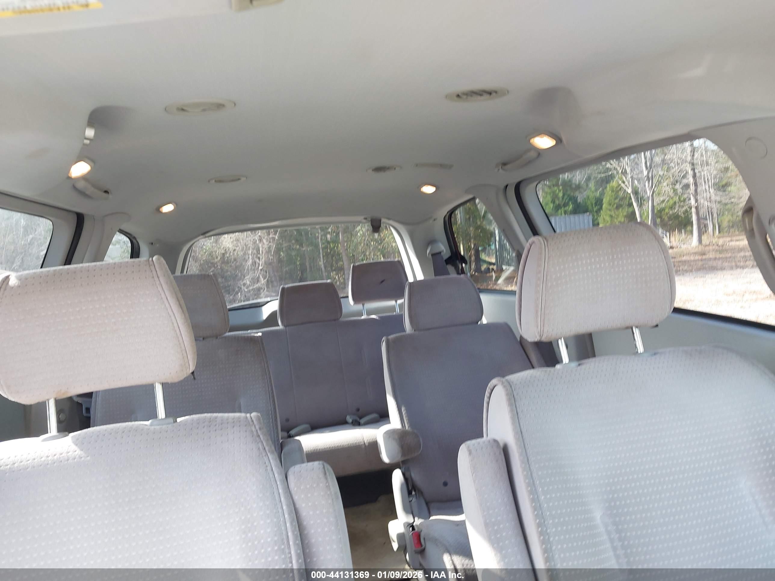 NISSAN QUEST image 8