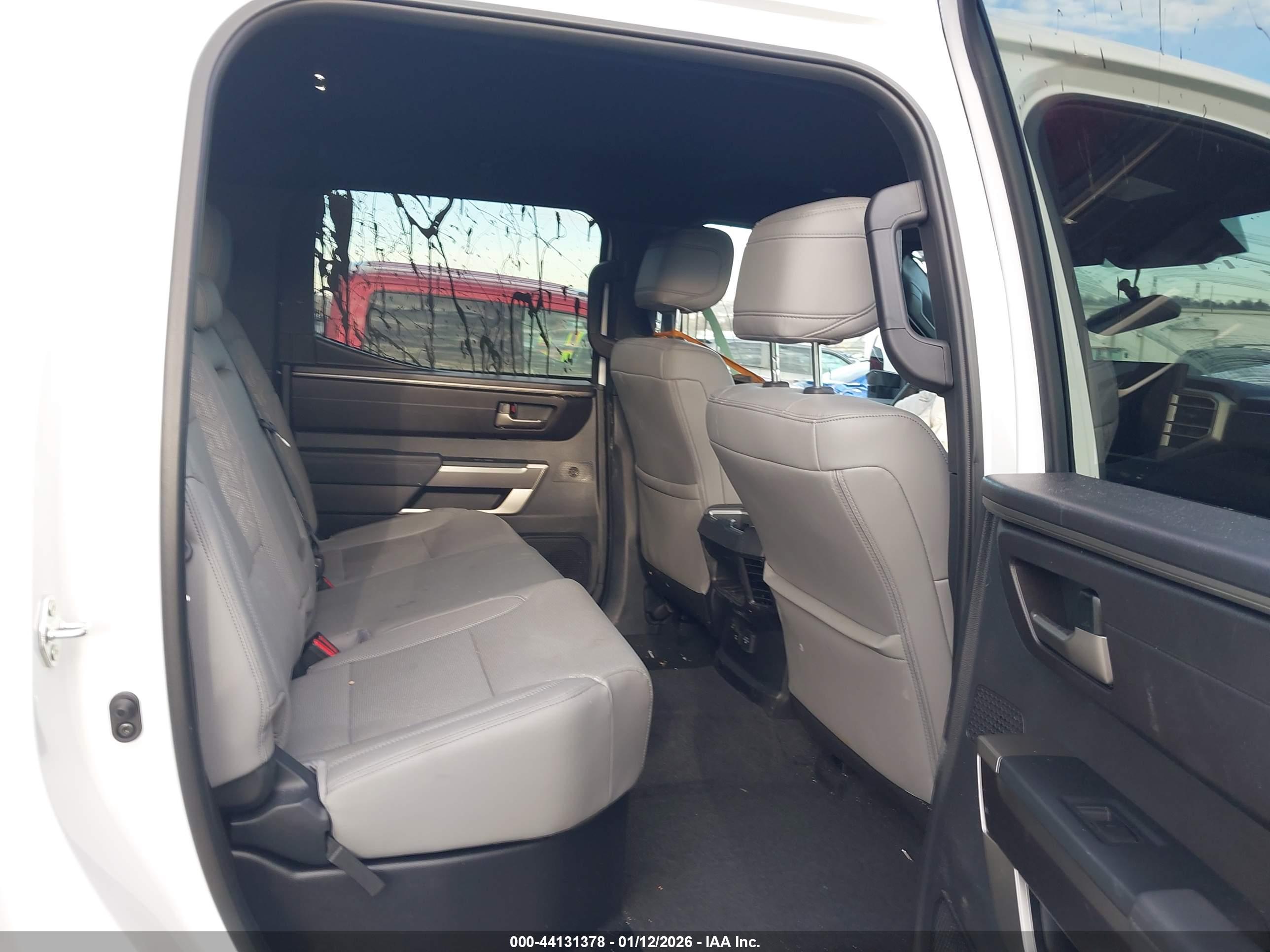 TOYOTA TUNDRA image 8