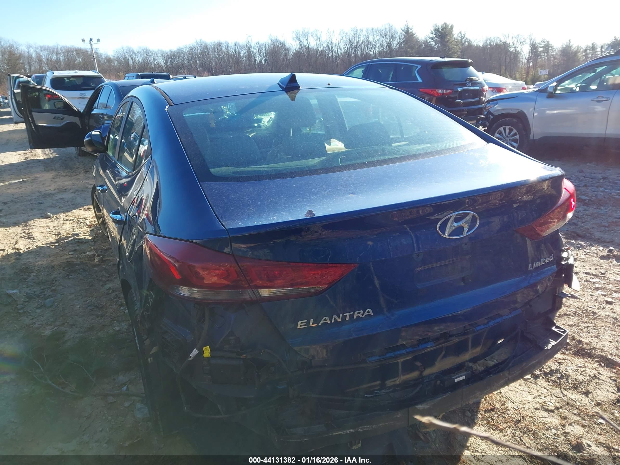 HYUNDAI ELANTRA image 3