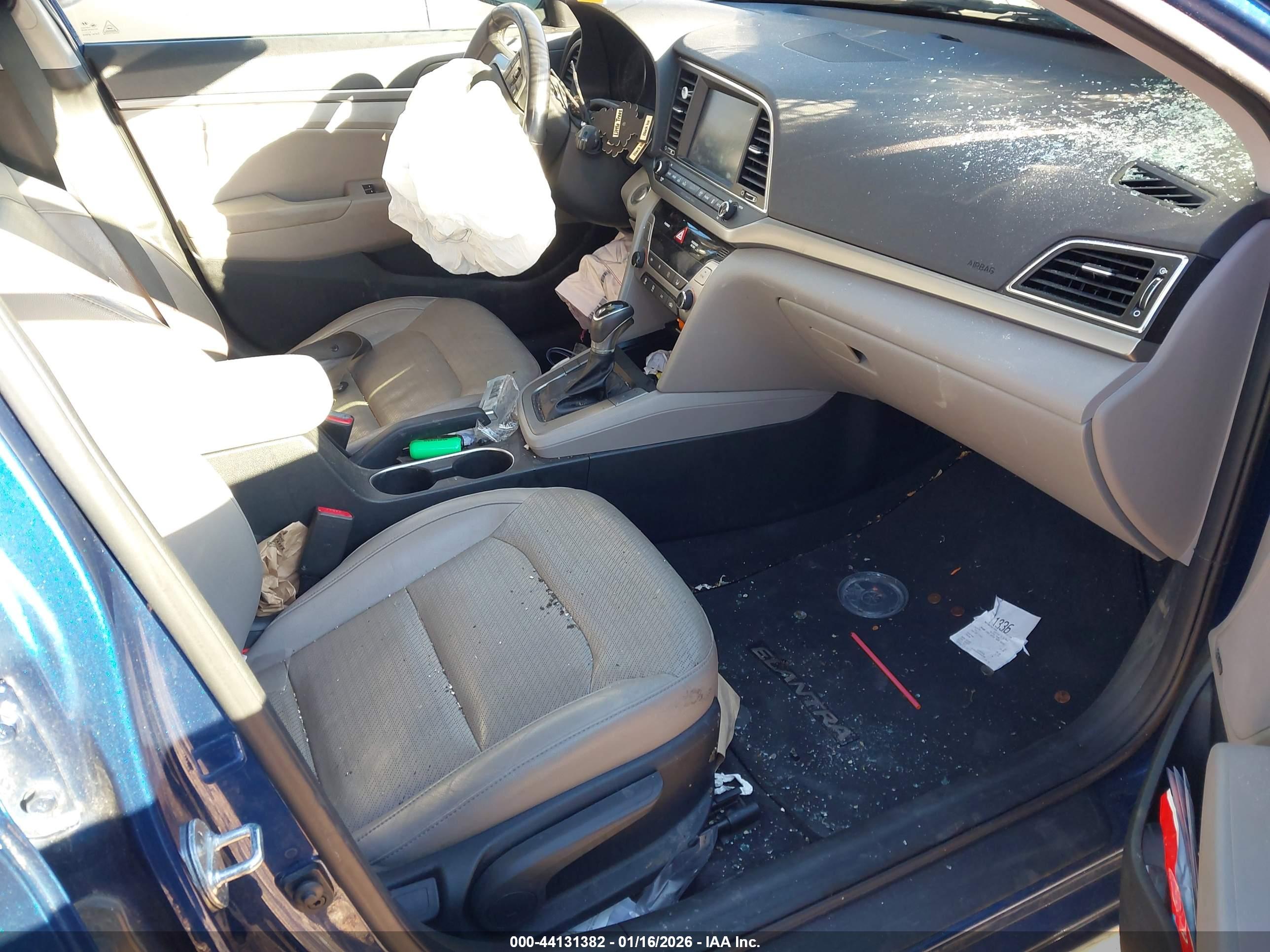 HYUNDAI ELANTRA image 5