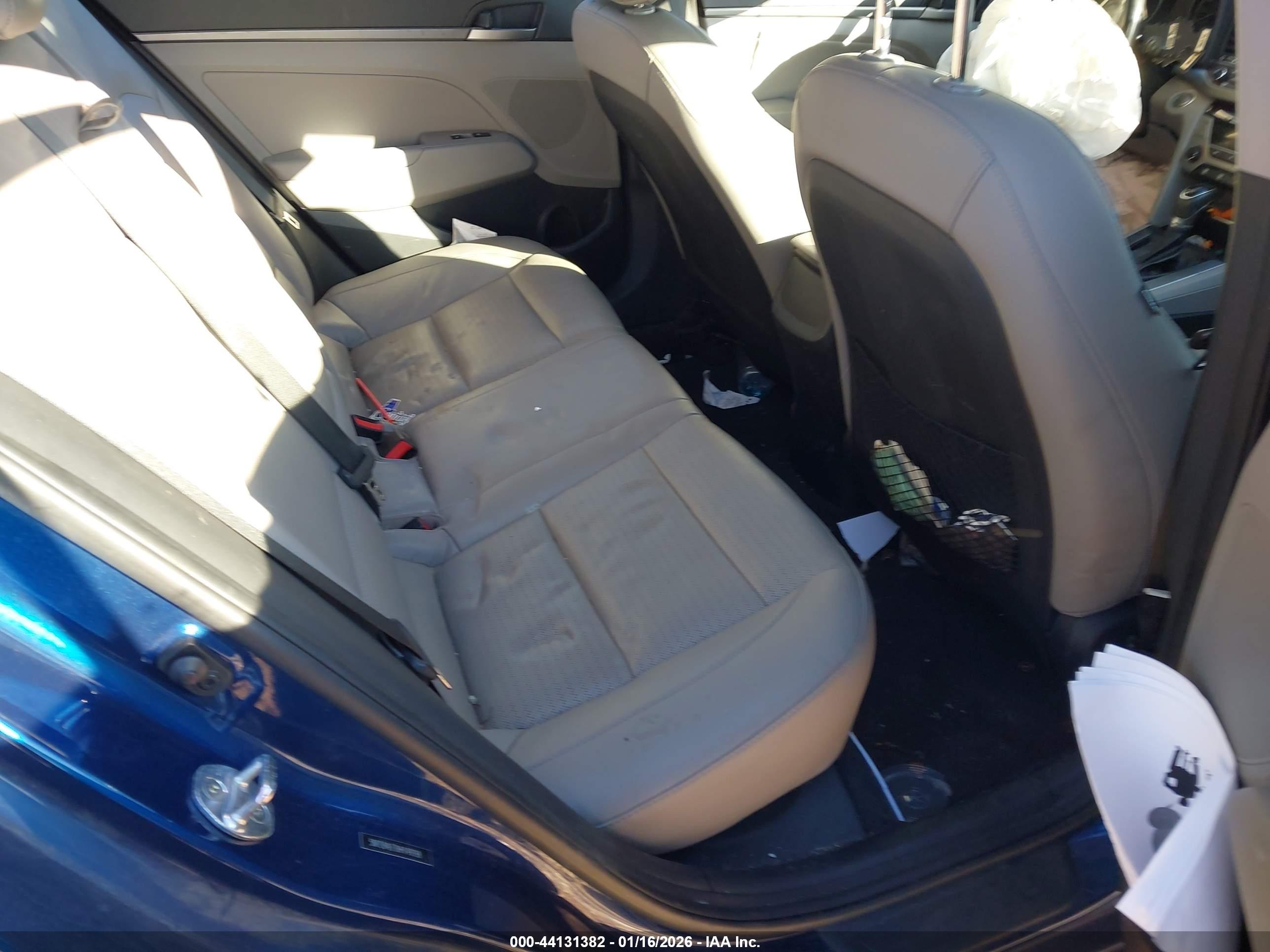 HYUNDAI ELANTRA image 8