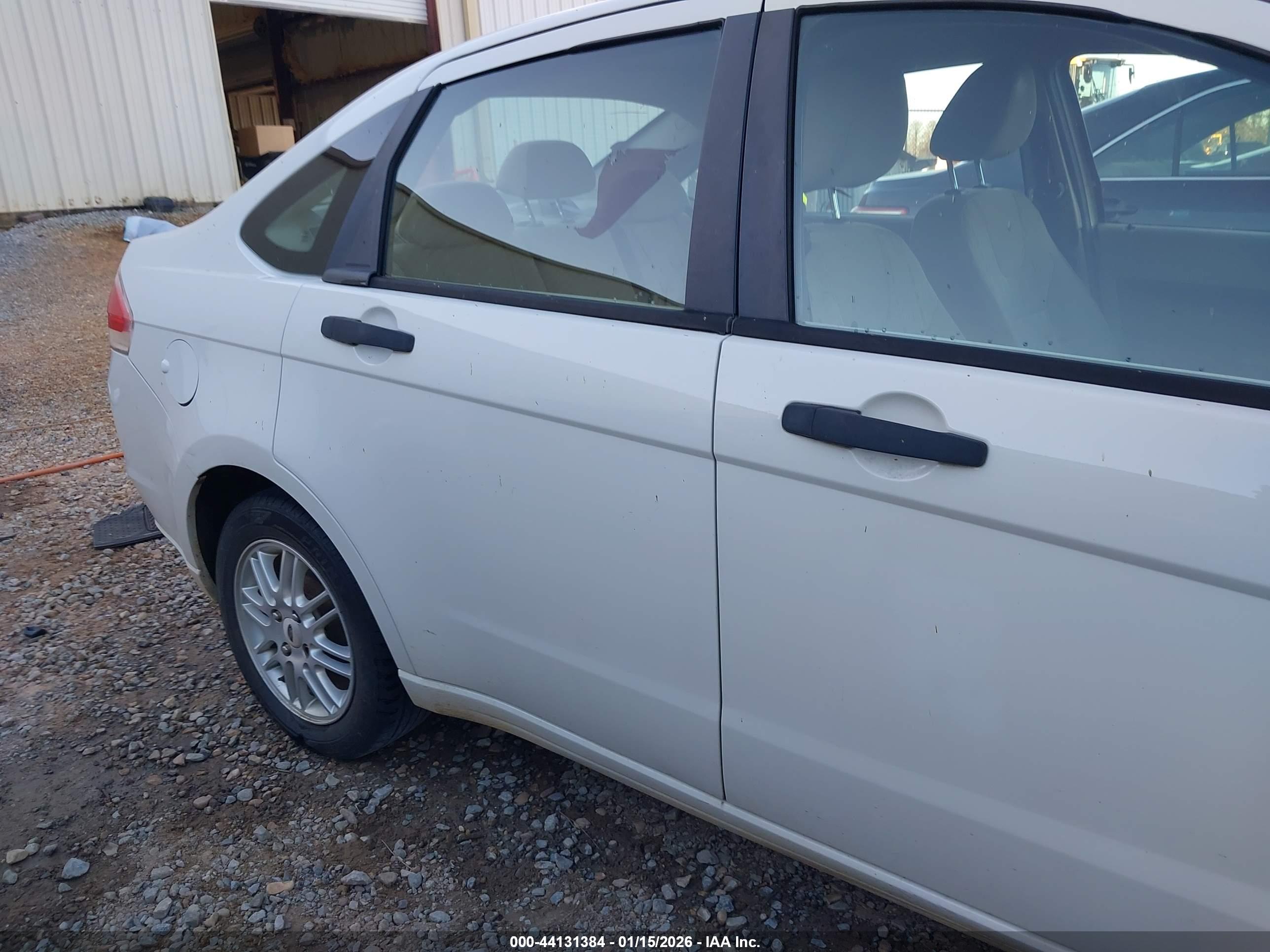 FORD FOCUS image 6
