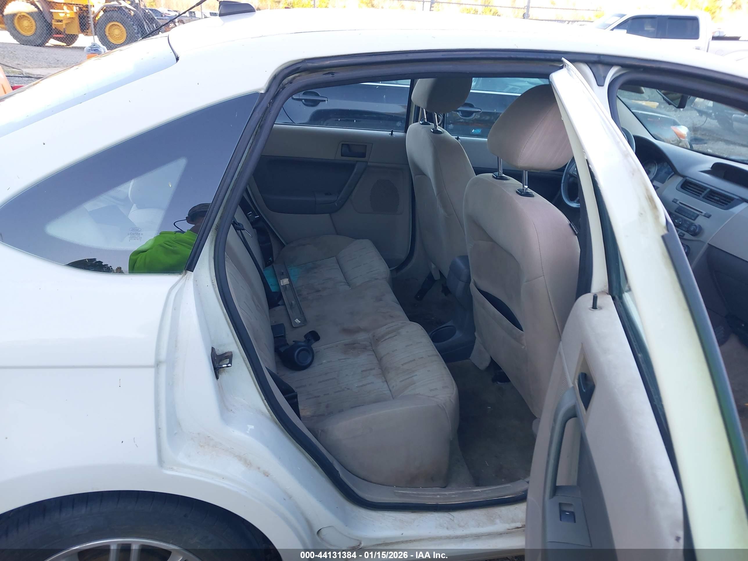 FORD FOCUS image 8