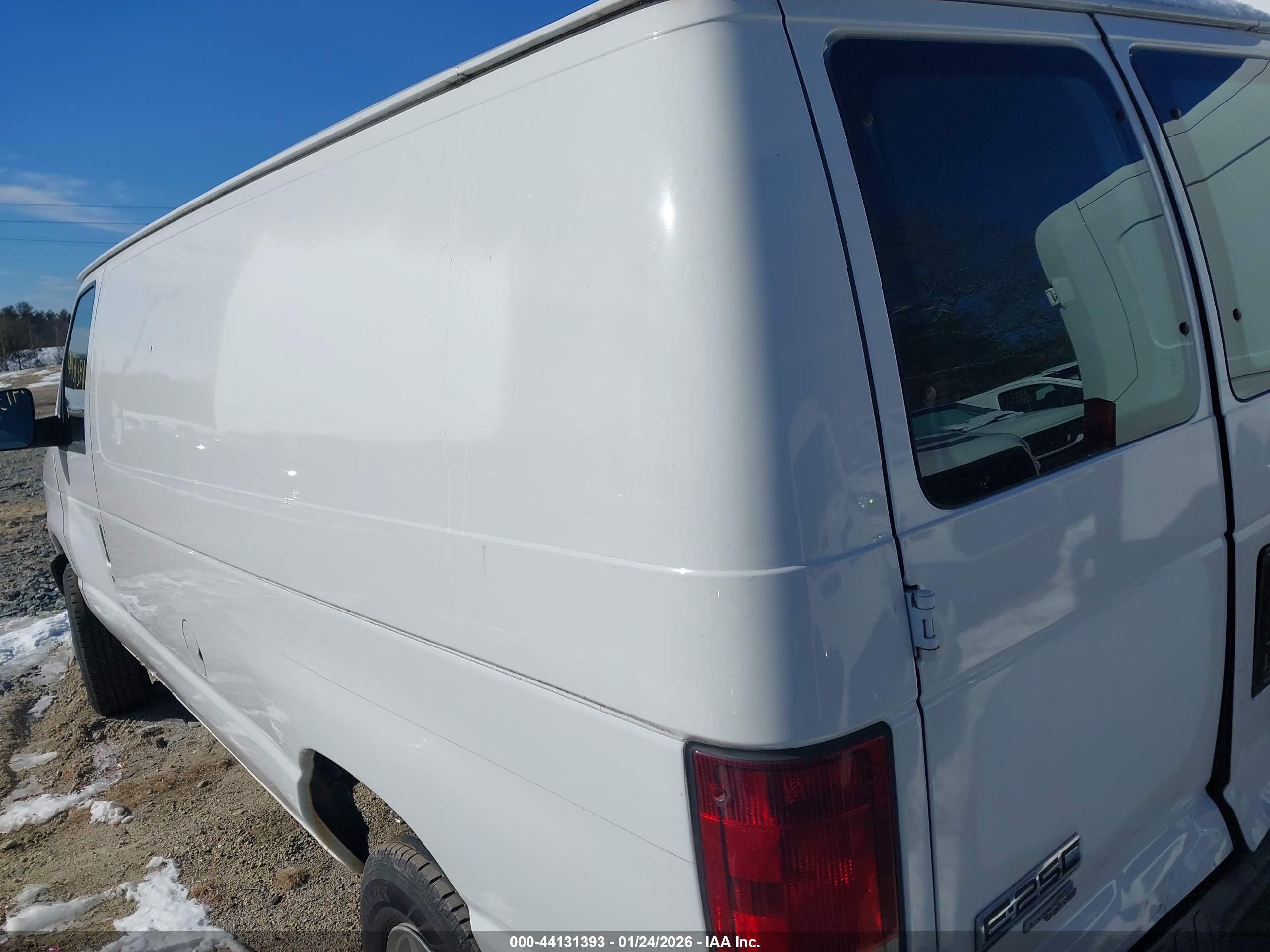 FORD E-250 image 3