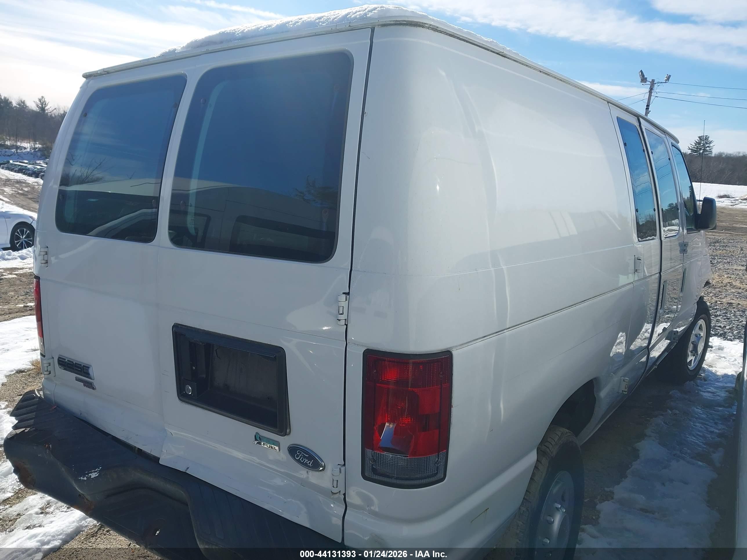 FORD E-250 image 4