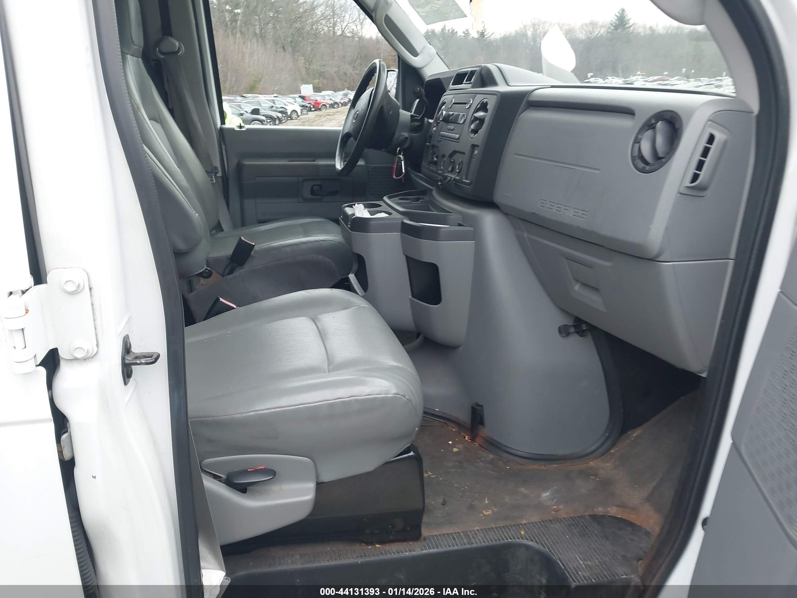 FORD E-250 image 5