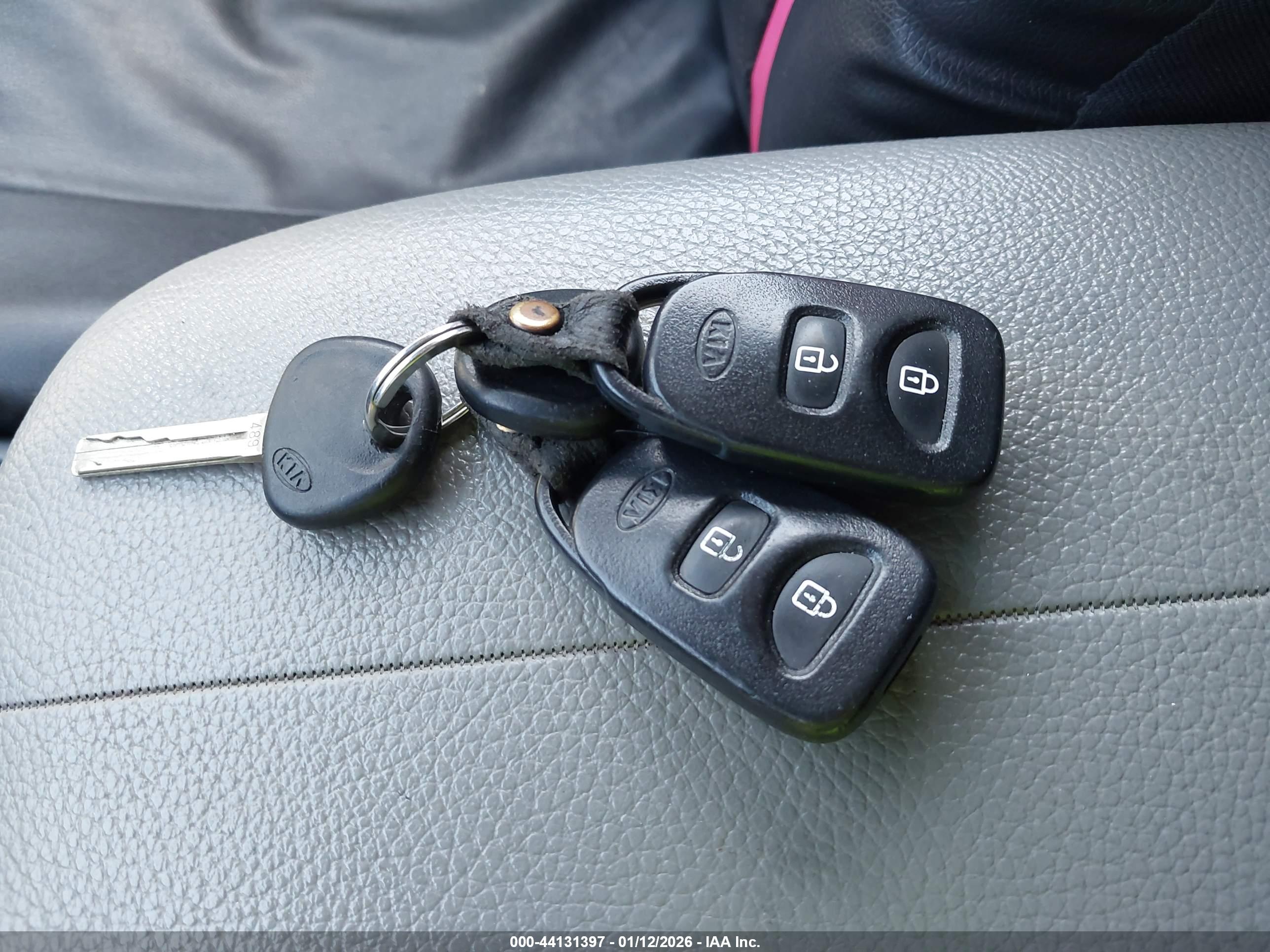 KIA SORENTO image 11