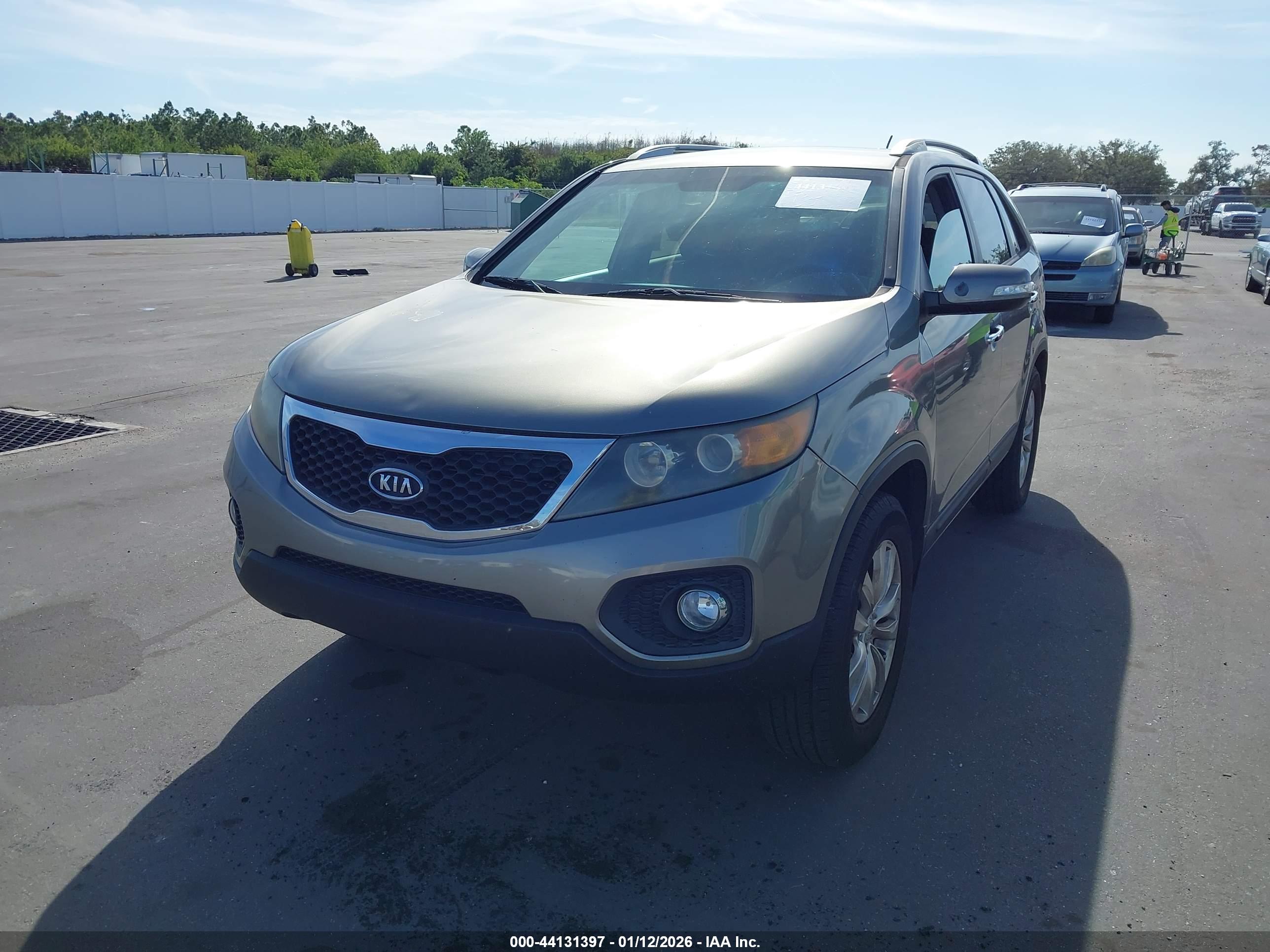 KIA SORENTO image 2