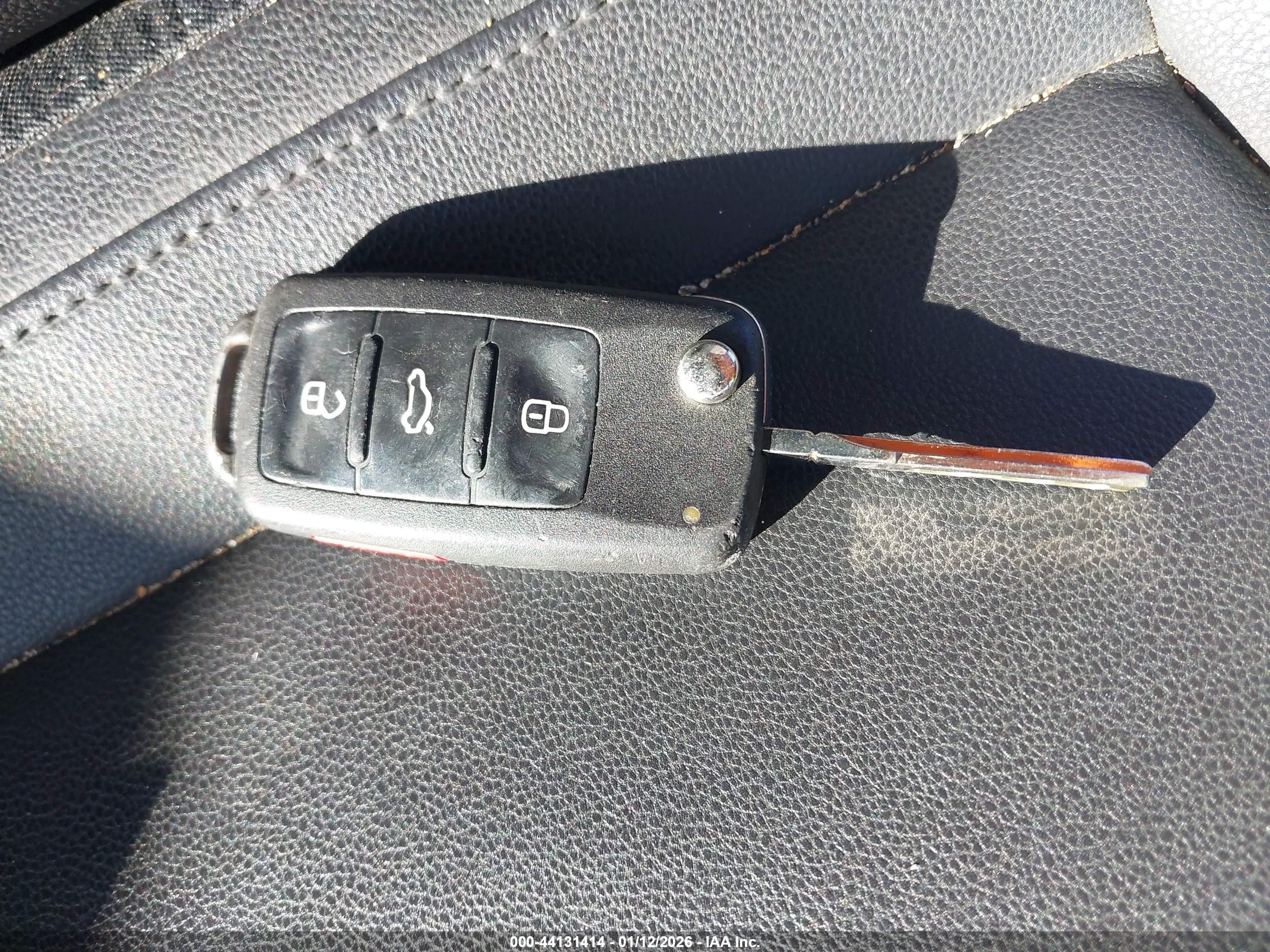 VOLKSWAGEN BEETLE image 11