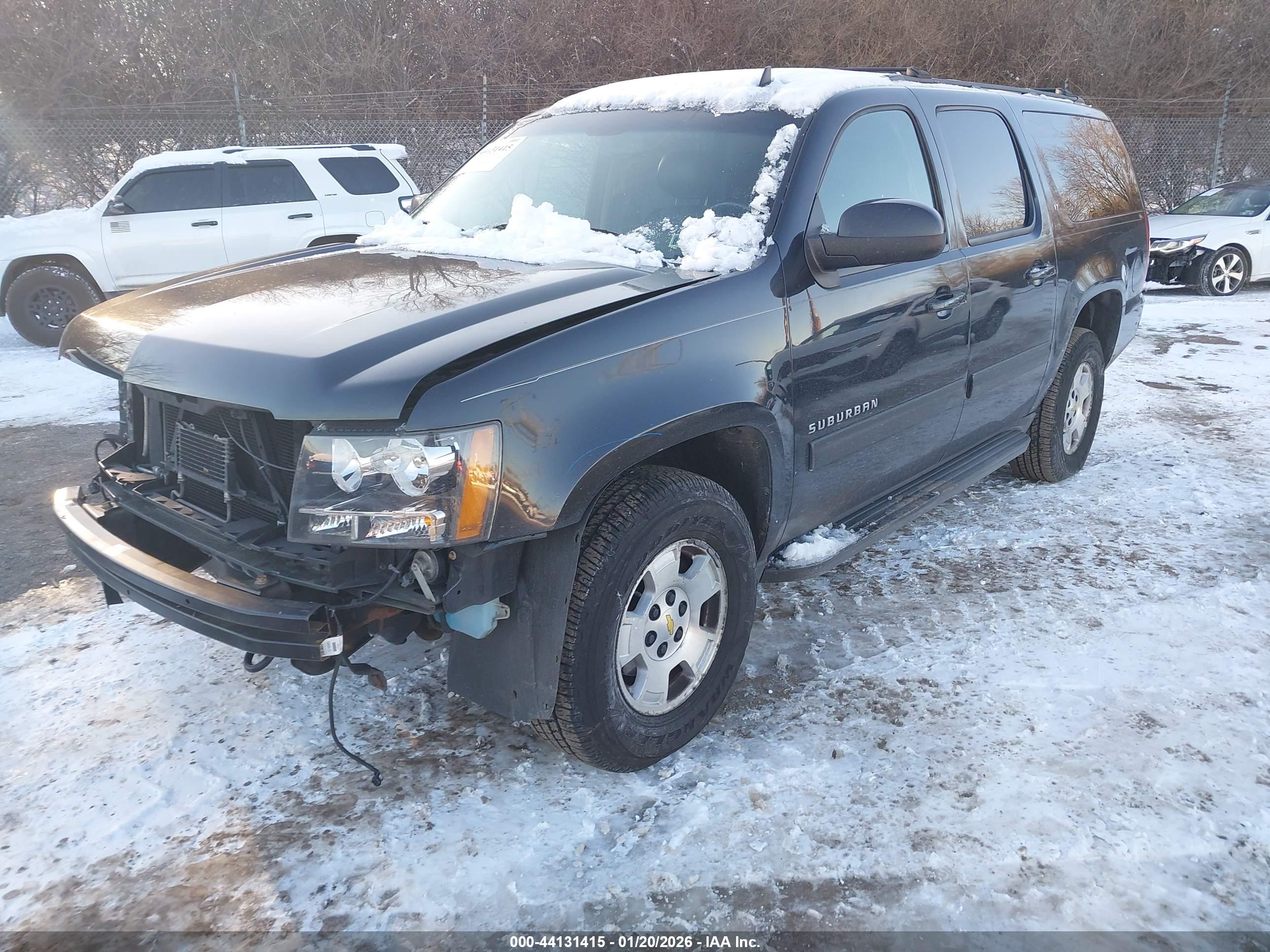 CHEVROLET SUBURBAN image 2
