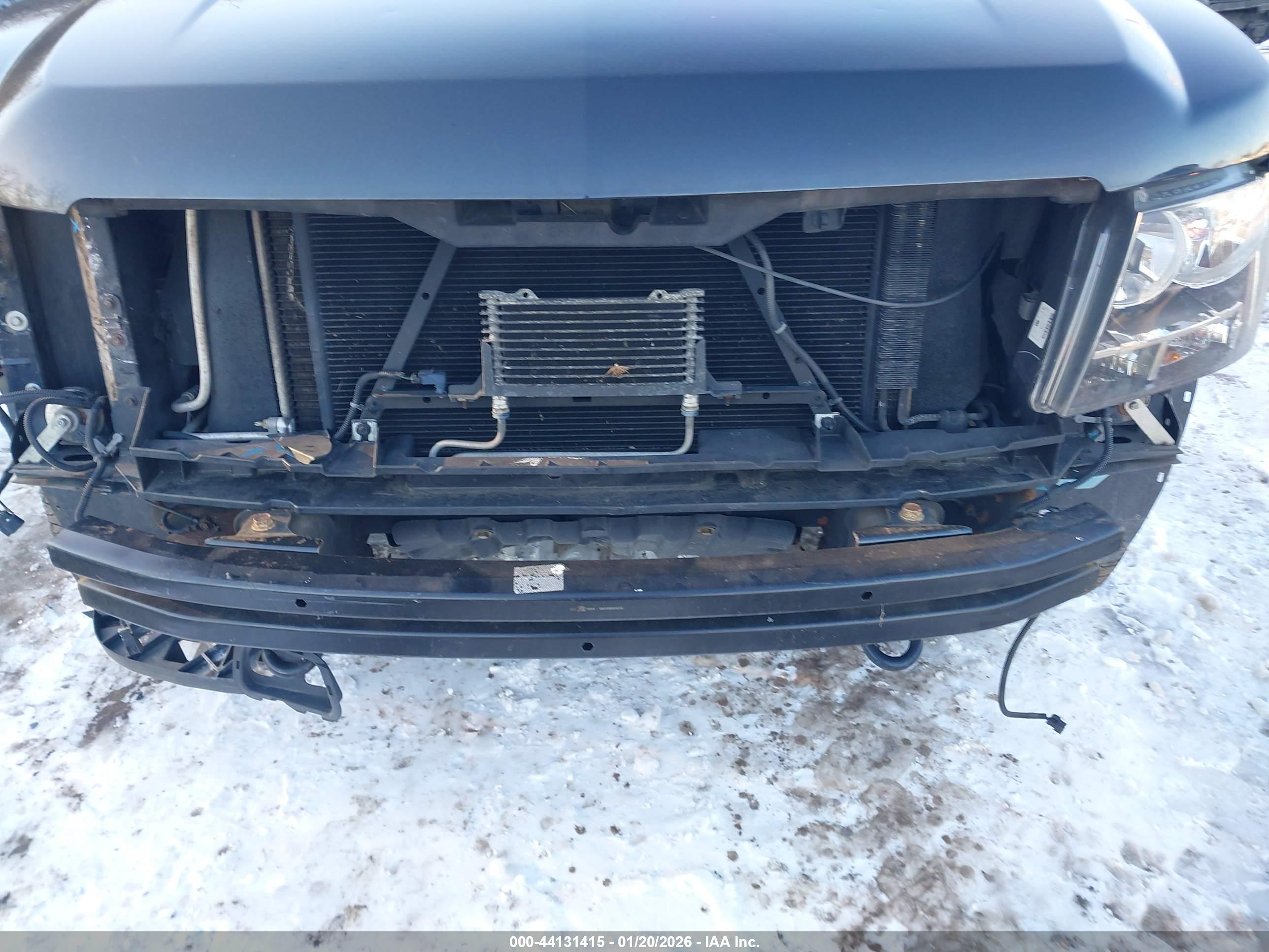 CHEVROLET SUBURBAN image 6