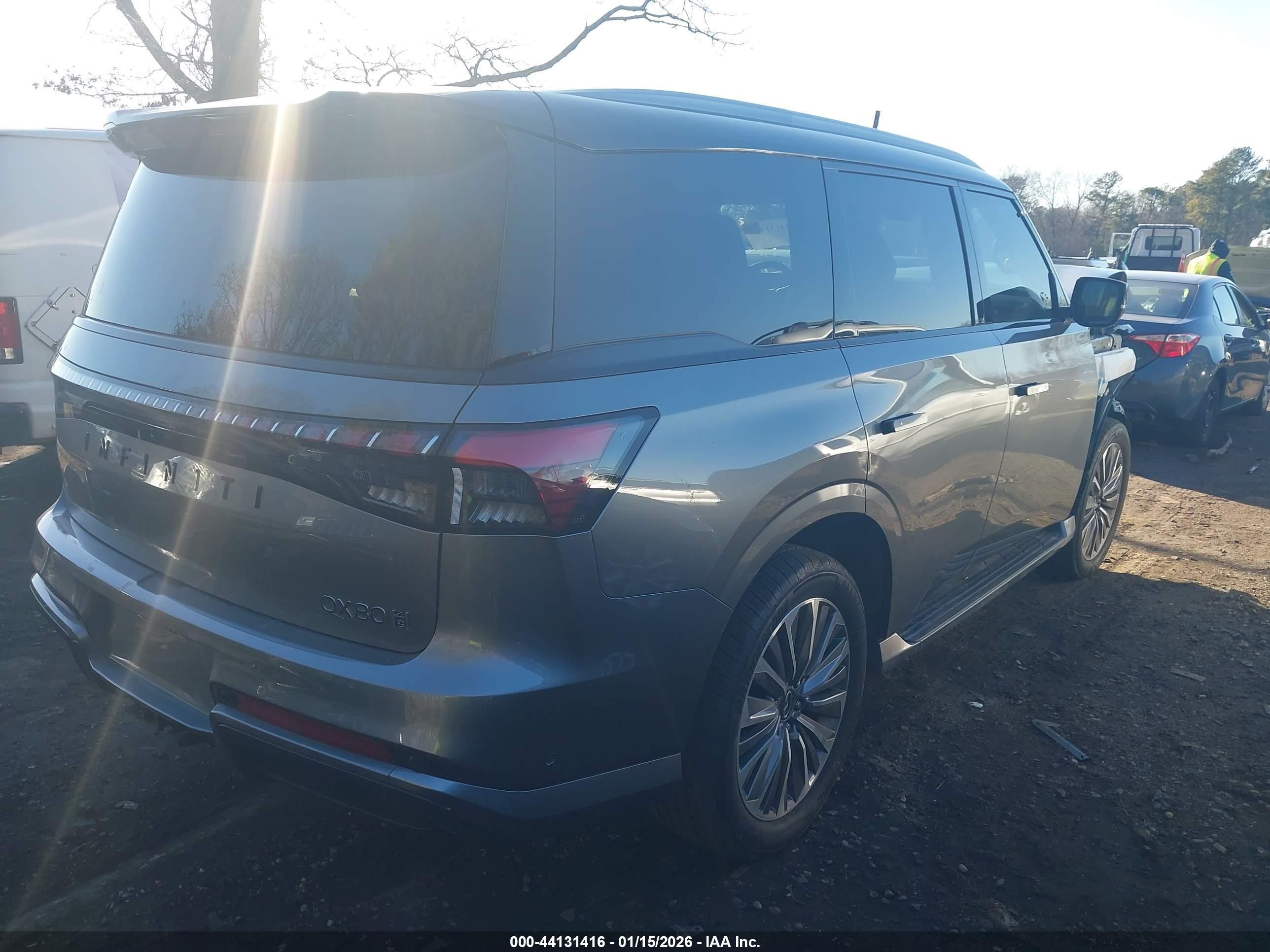INFINITI QX80 image 4