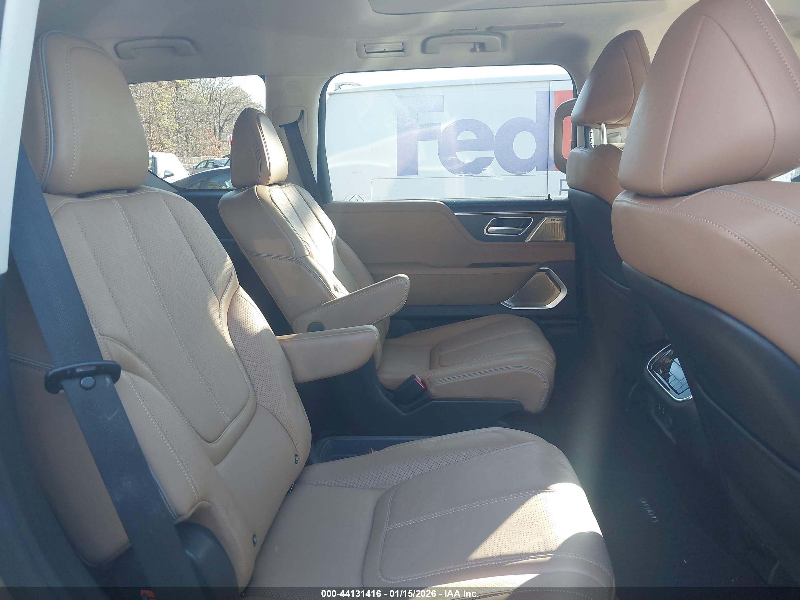 INFINITI QX80 image 8
