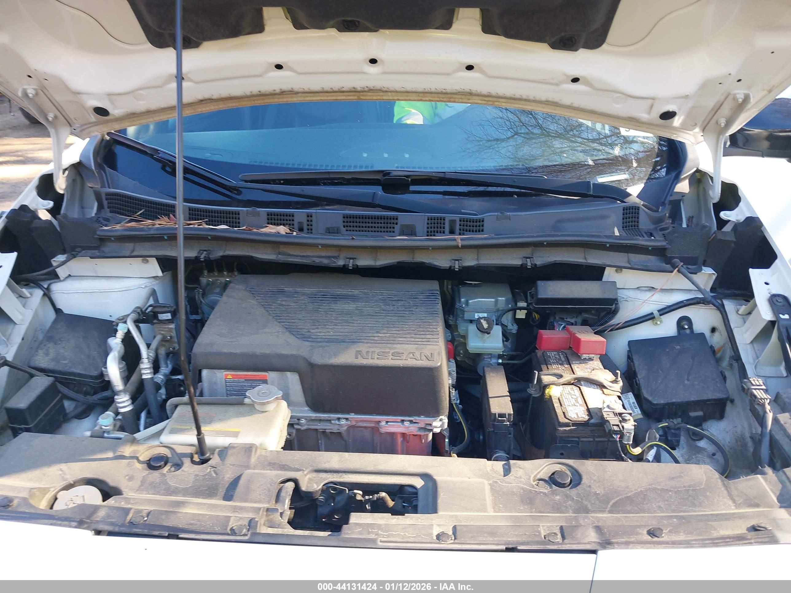 NISSAN LEAF image 10