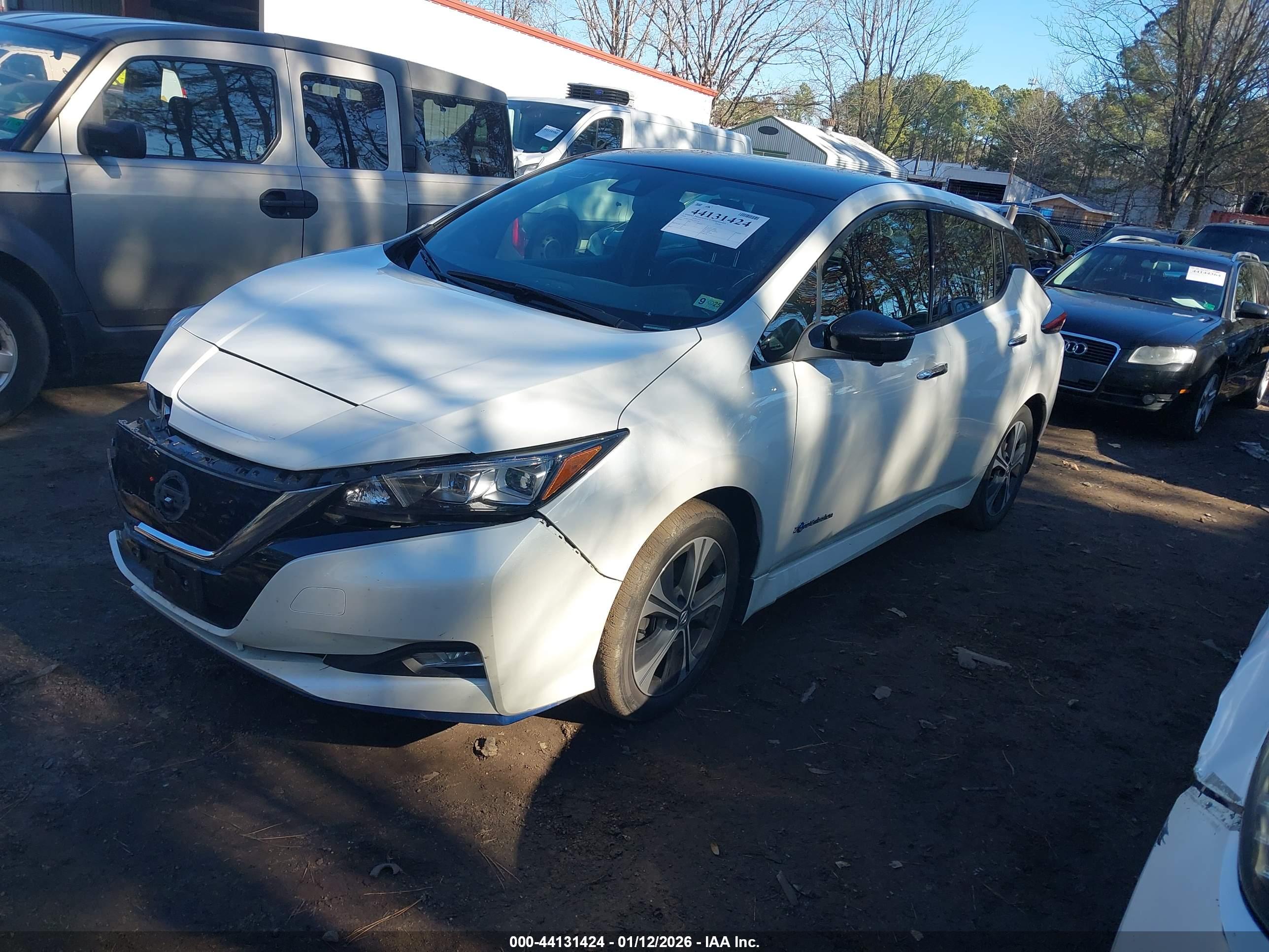 NISSAN LEAF image 2