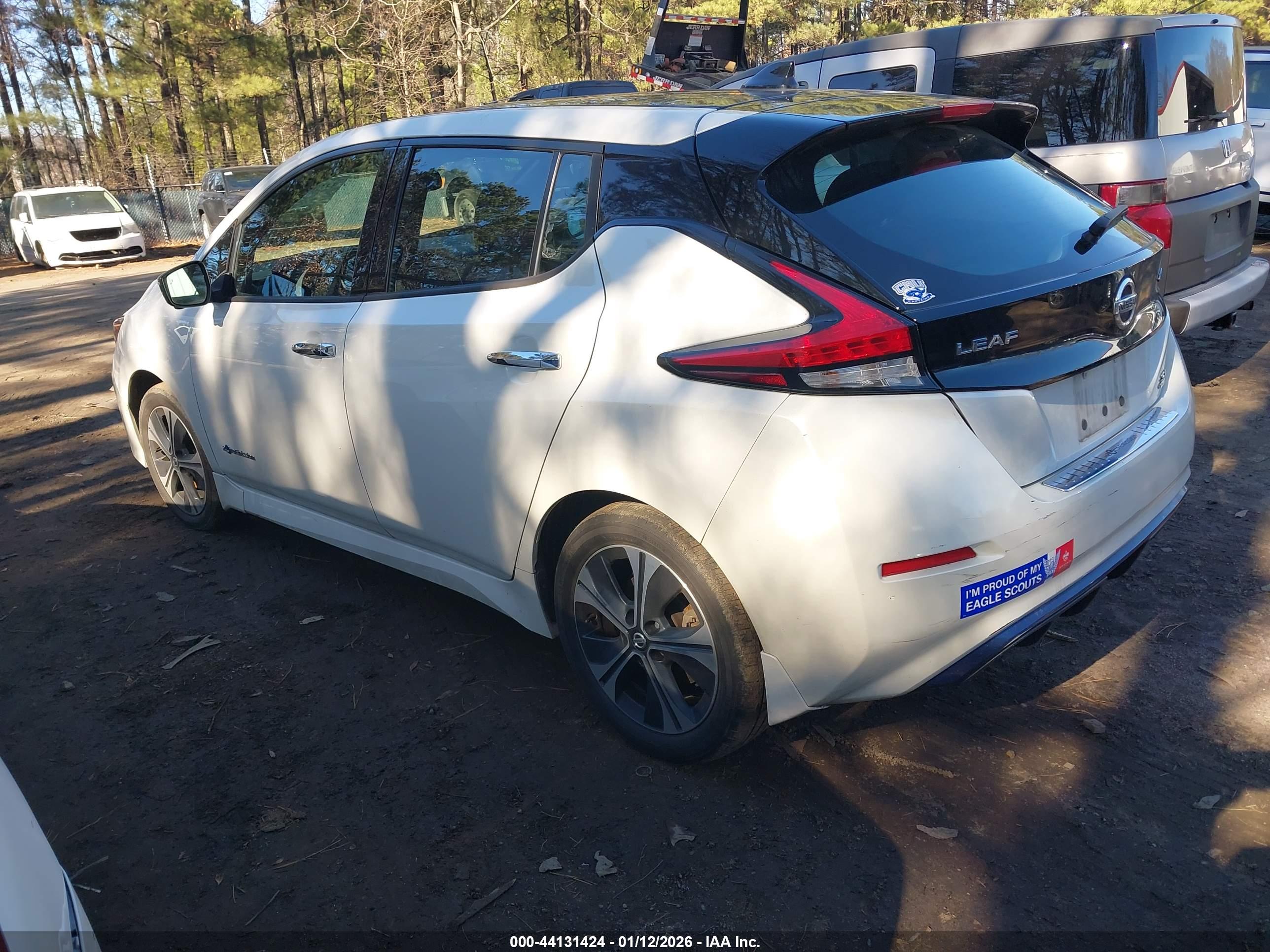 NISSAN LEAF image 3