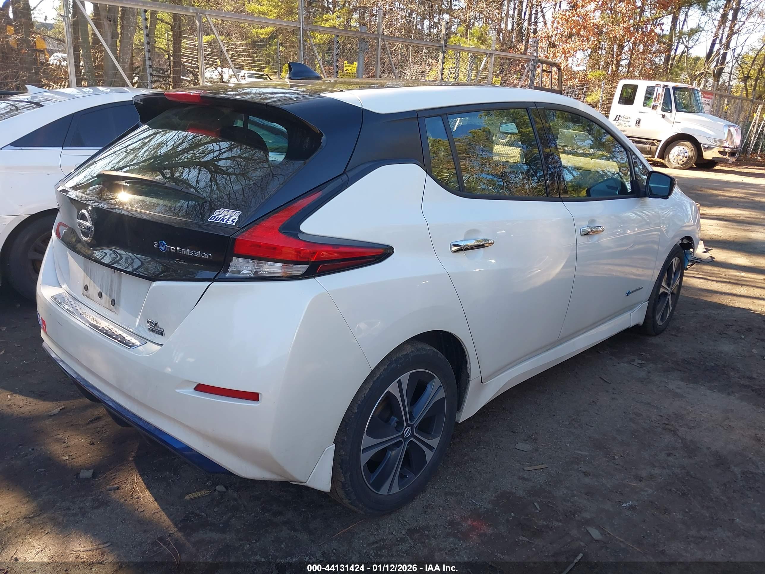 NISSAN LEAF image 4