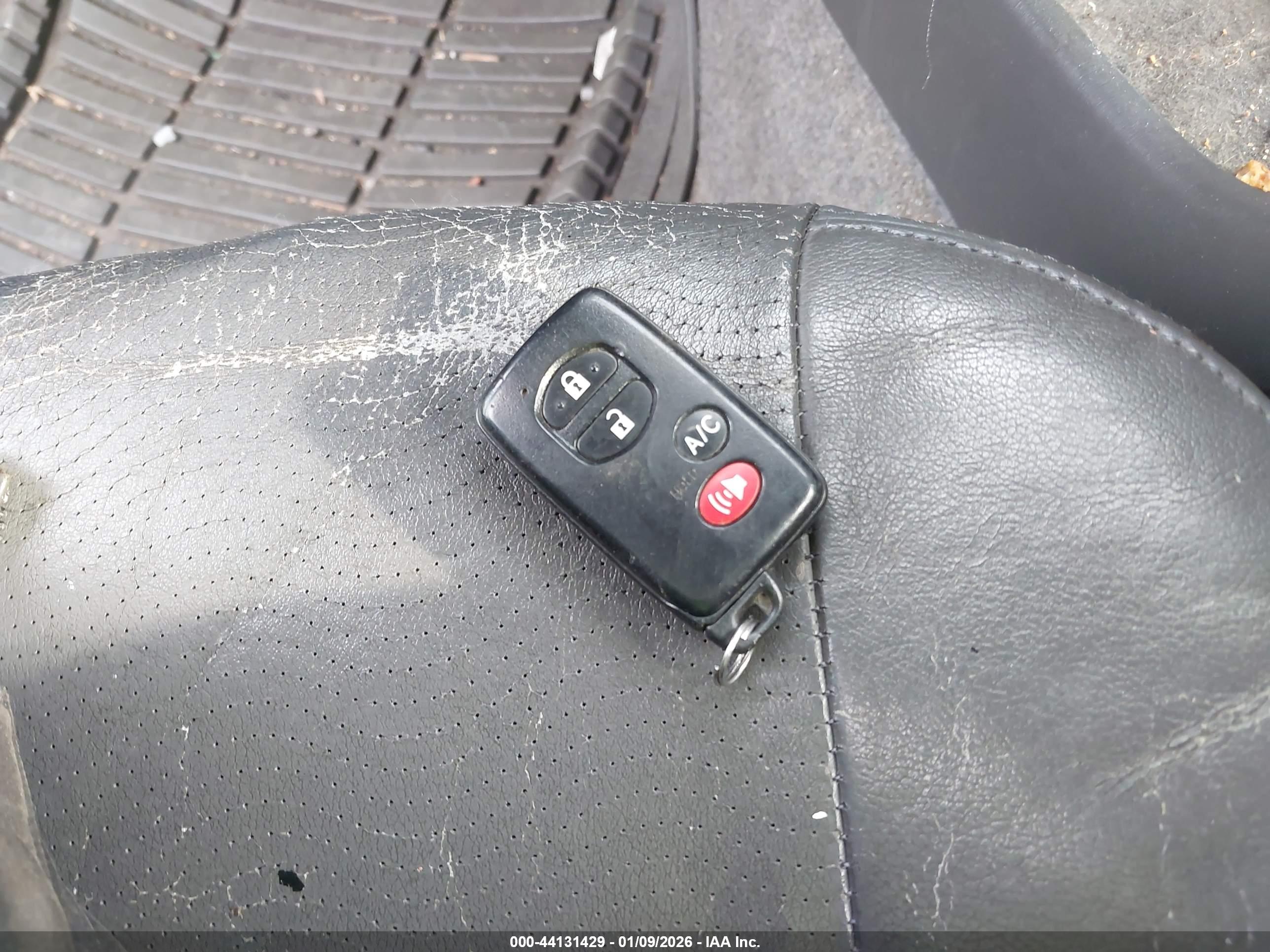 TOYOTA PRIUS image 11