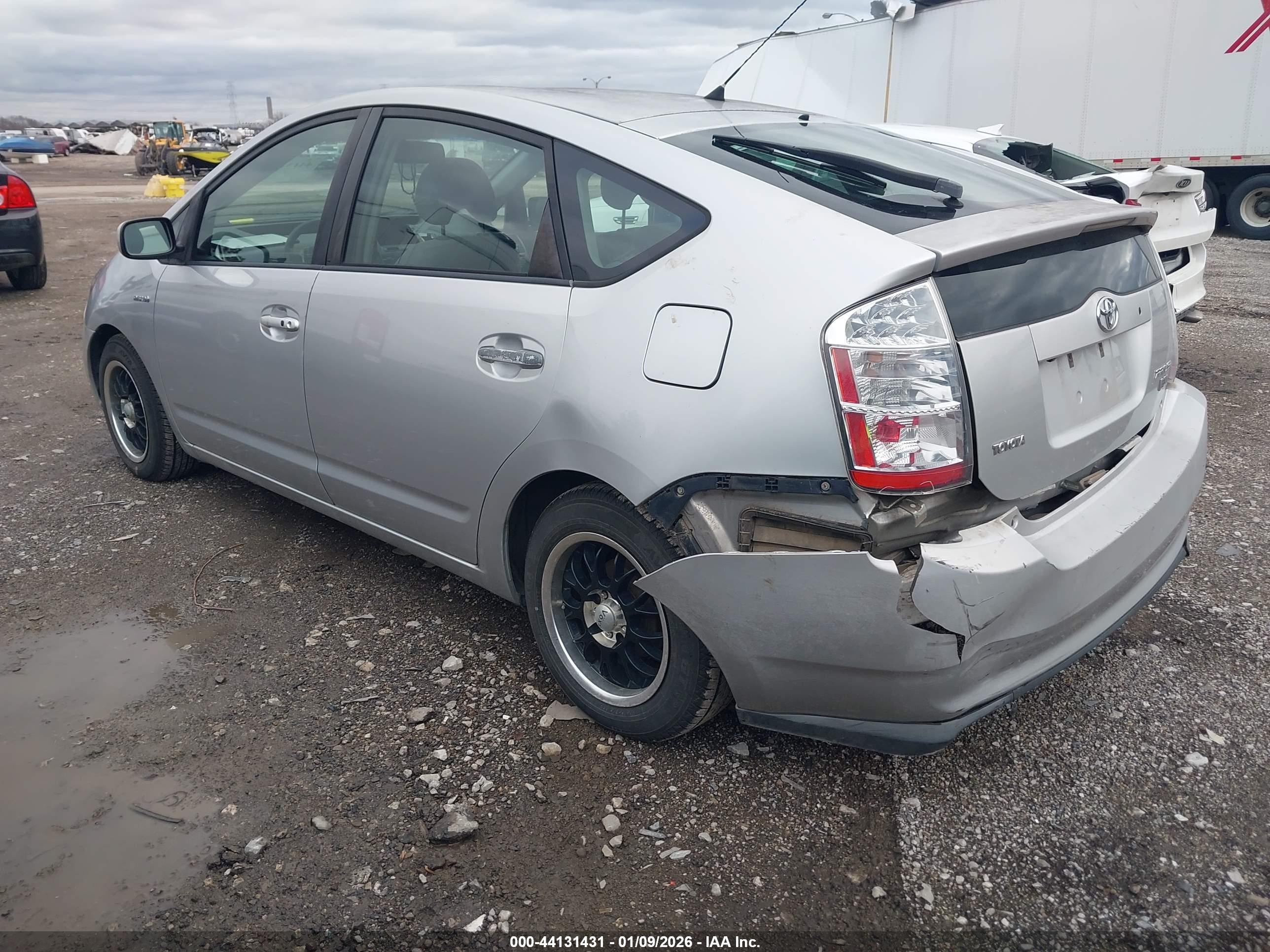 TOYOTA PRIUS image 3
