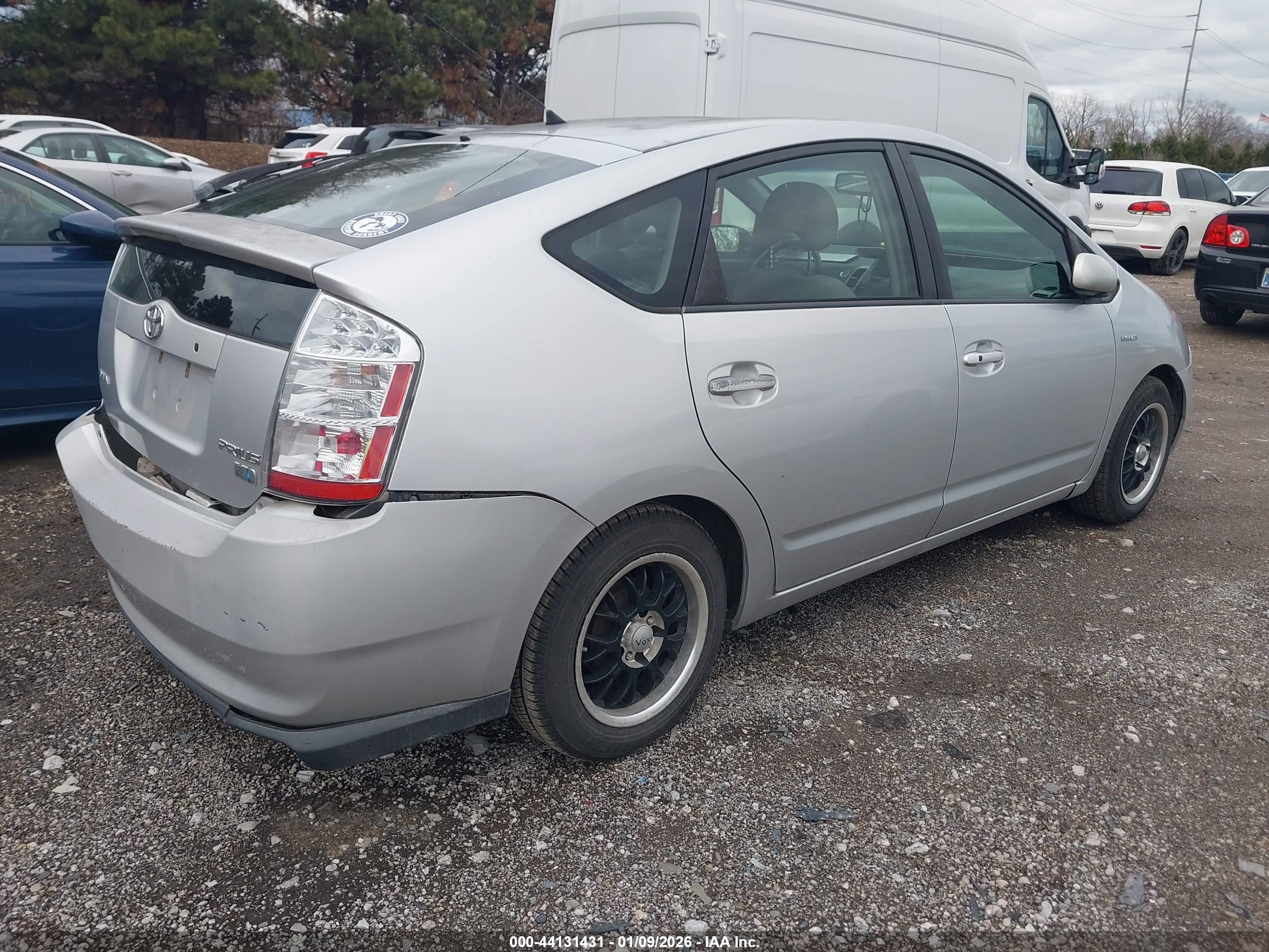 TOYOTA PRIUS image 4