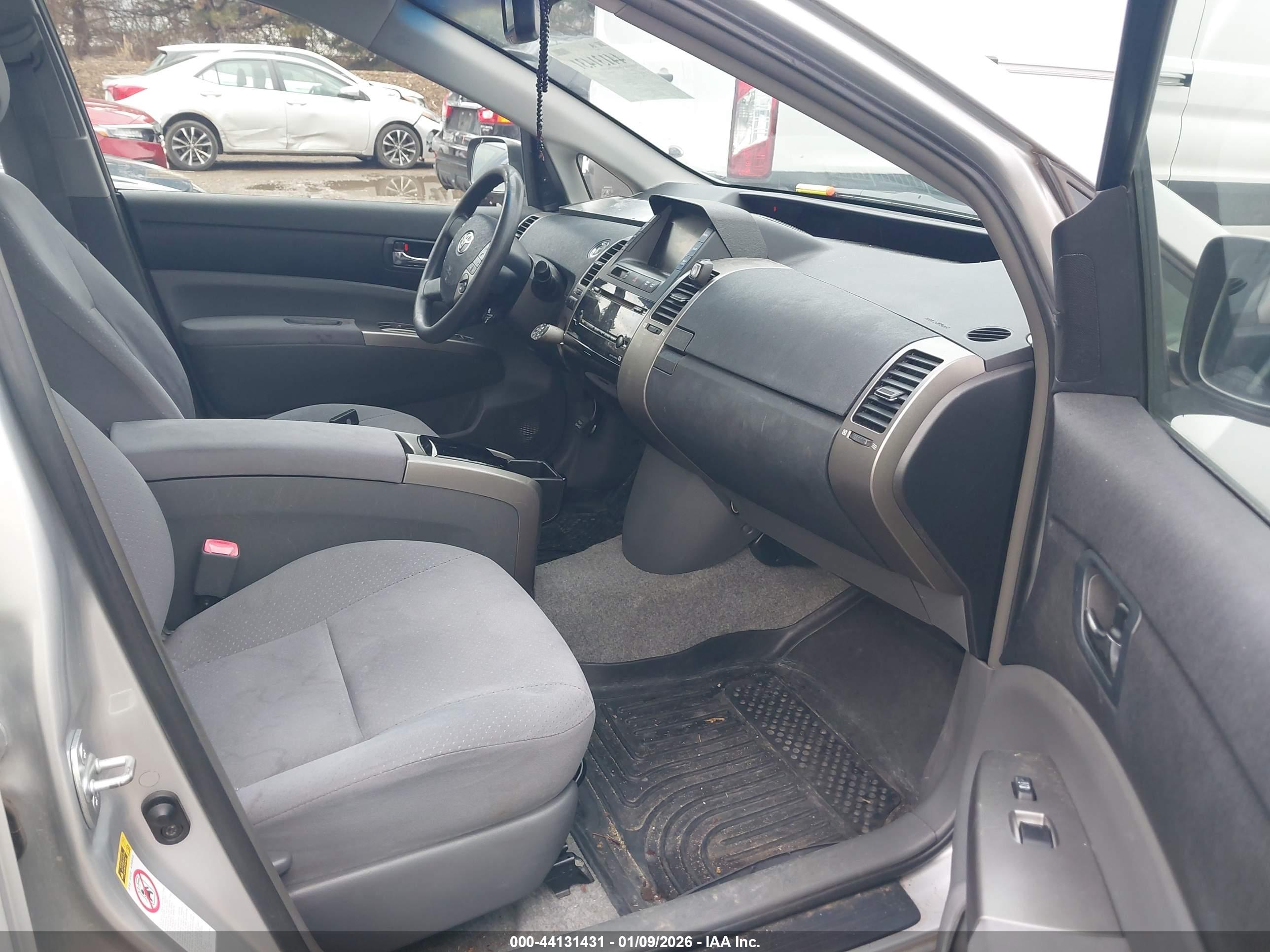 TOYOTA PRIUS image 5
